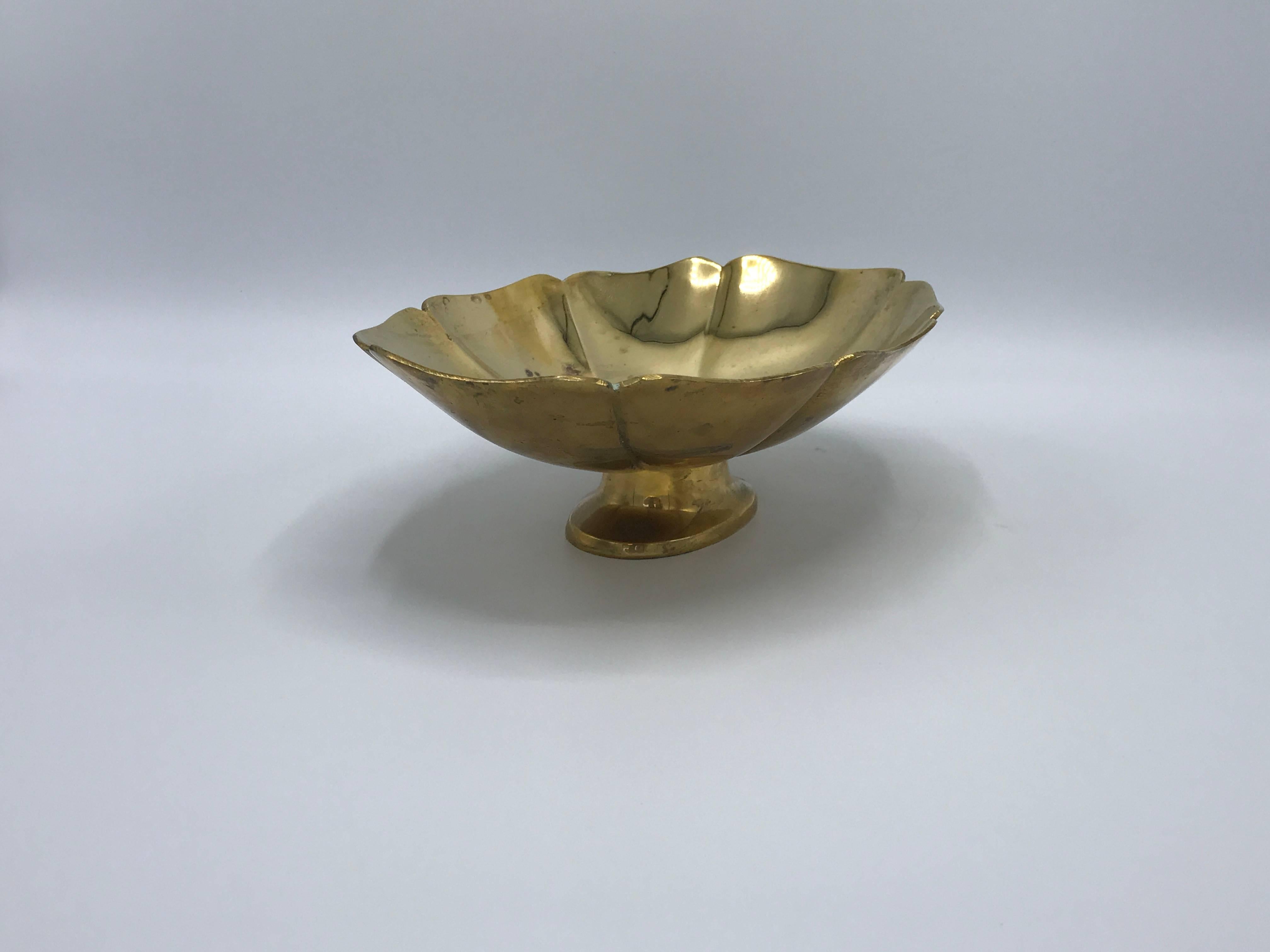 Offered is a beautiful, 1960s solid-brass scalloped bowl on a pedestal.