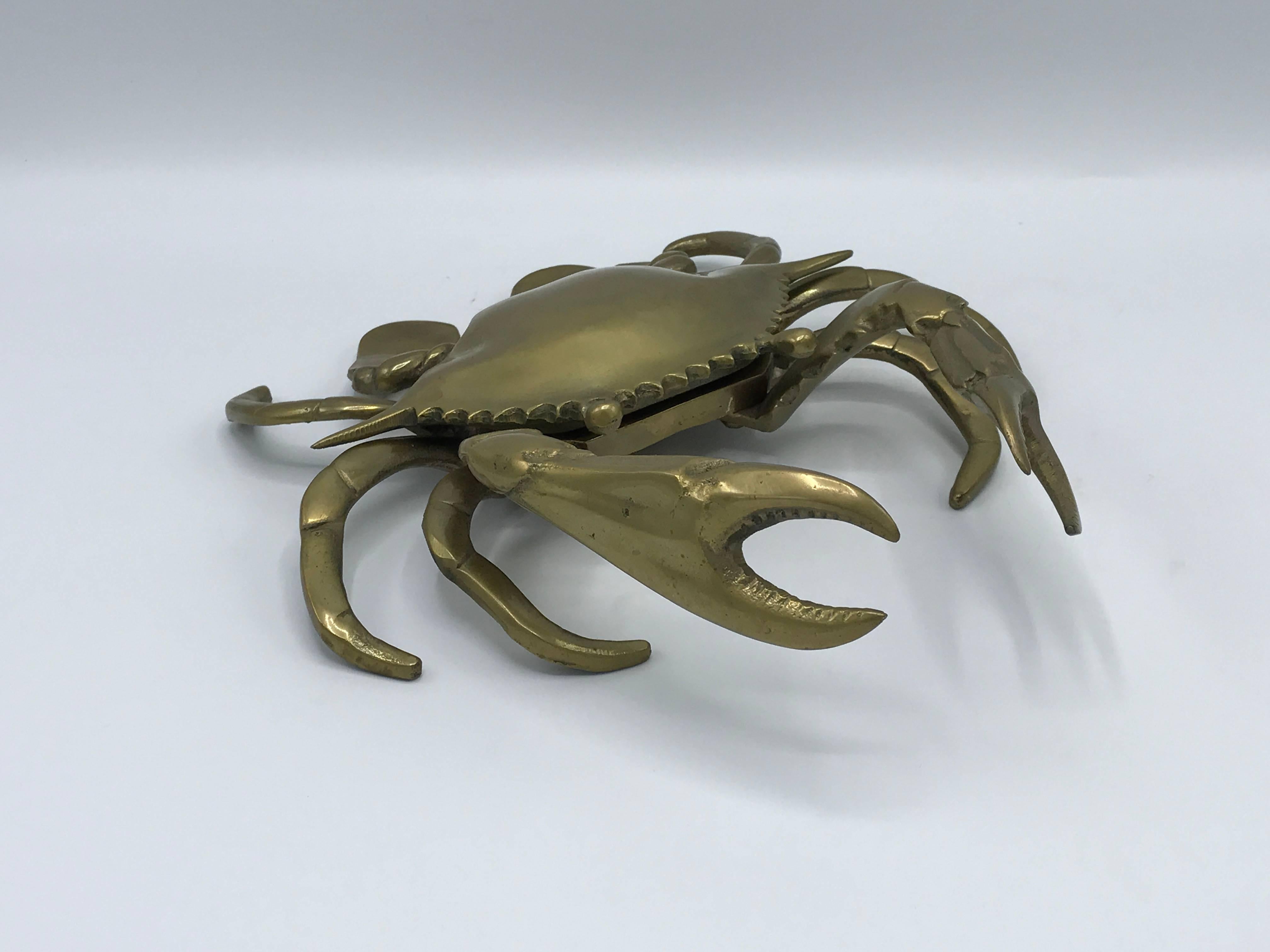 Offered is a beautiful, 1960s oversized solid-brass crab ashtray with a hinged lid.