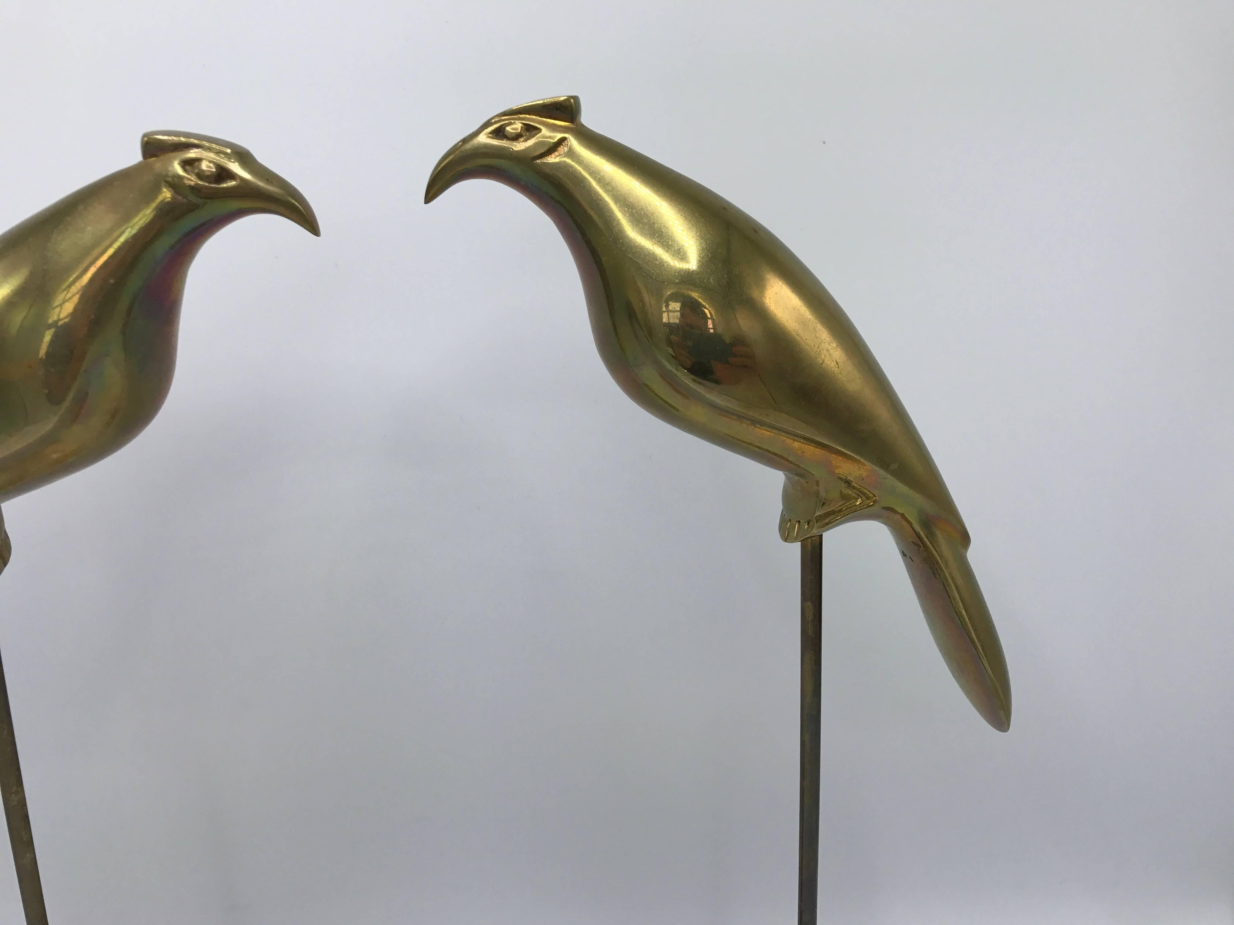 1960s Italian Brass Parakeet Bird Sculptures on Stand, Pair In Good Condition In Richmond, VA