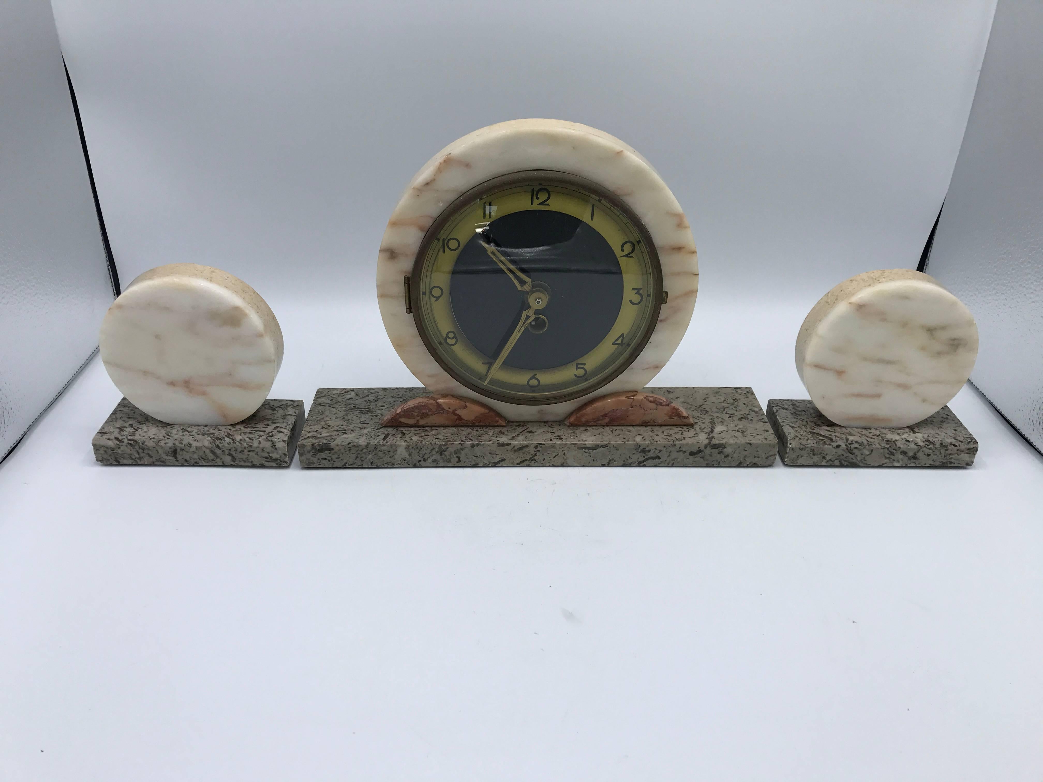 Offered is a fabulous, 1920s Art Deco onyx and marble mantle clock set with brass accents. Glass clock front. Heavy. 

Each side piece is 5 H x 5 W x 2.25 D.