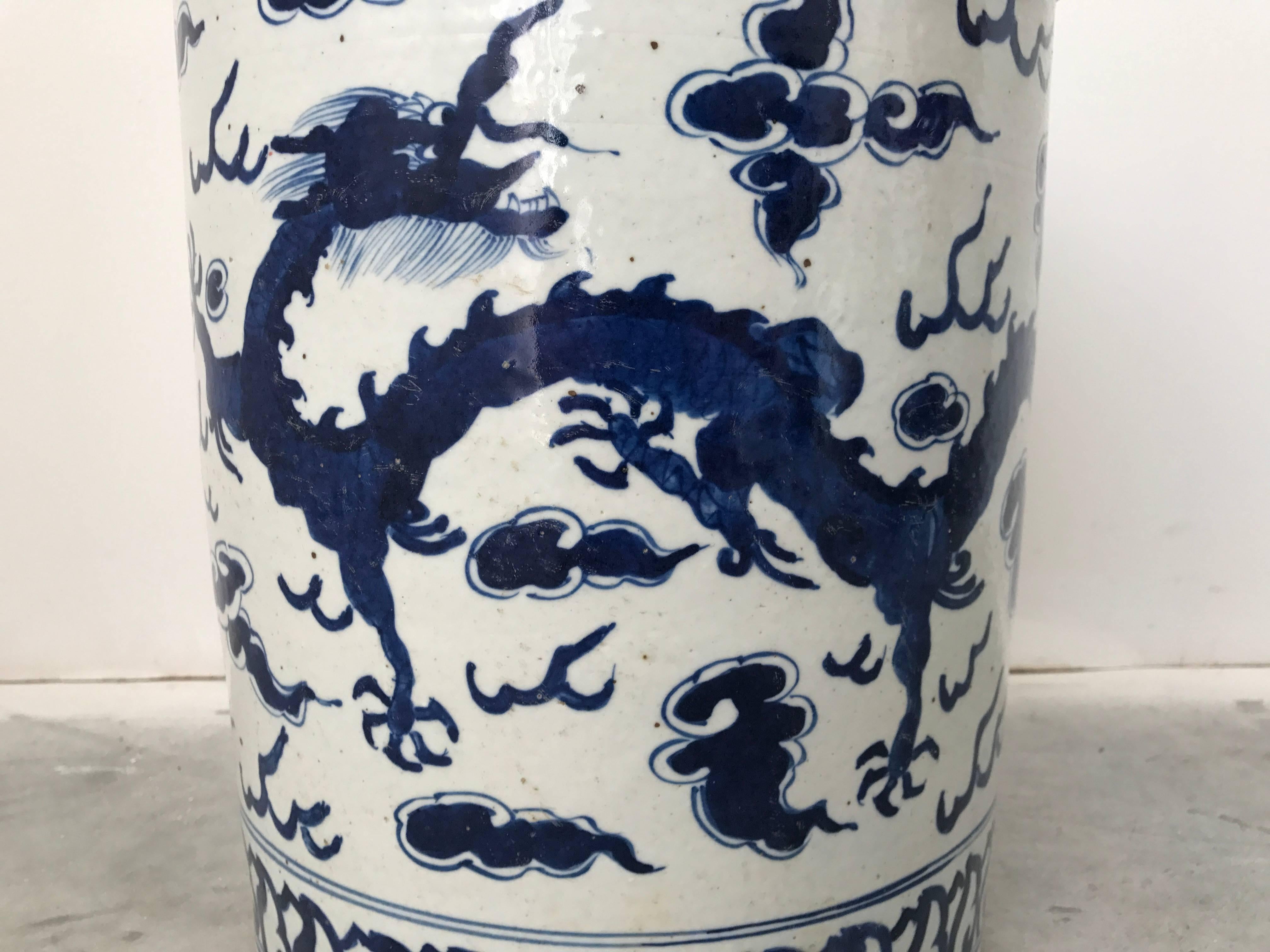 19th Century Blue and White Ginger Jar Urn with Dragon Motif In Excellent Condition For Sale In Richmond, VA