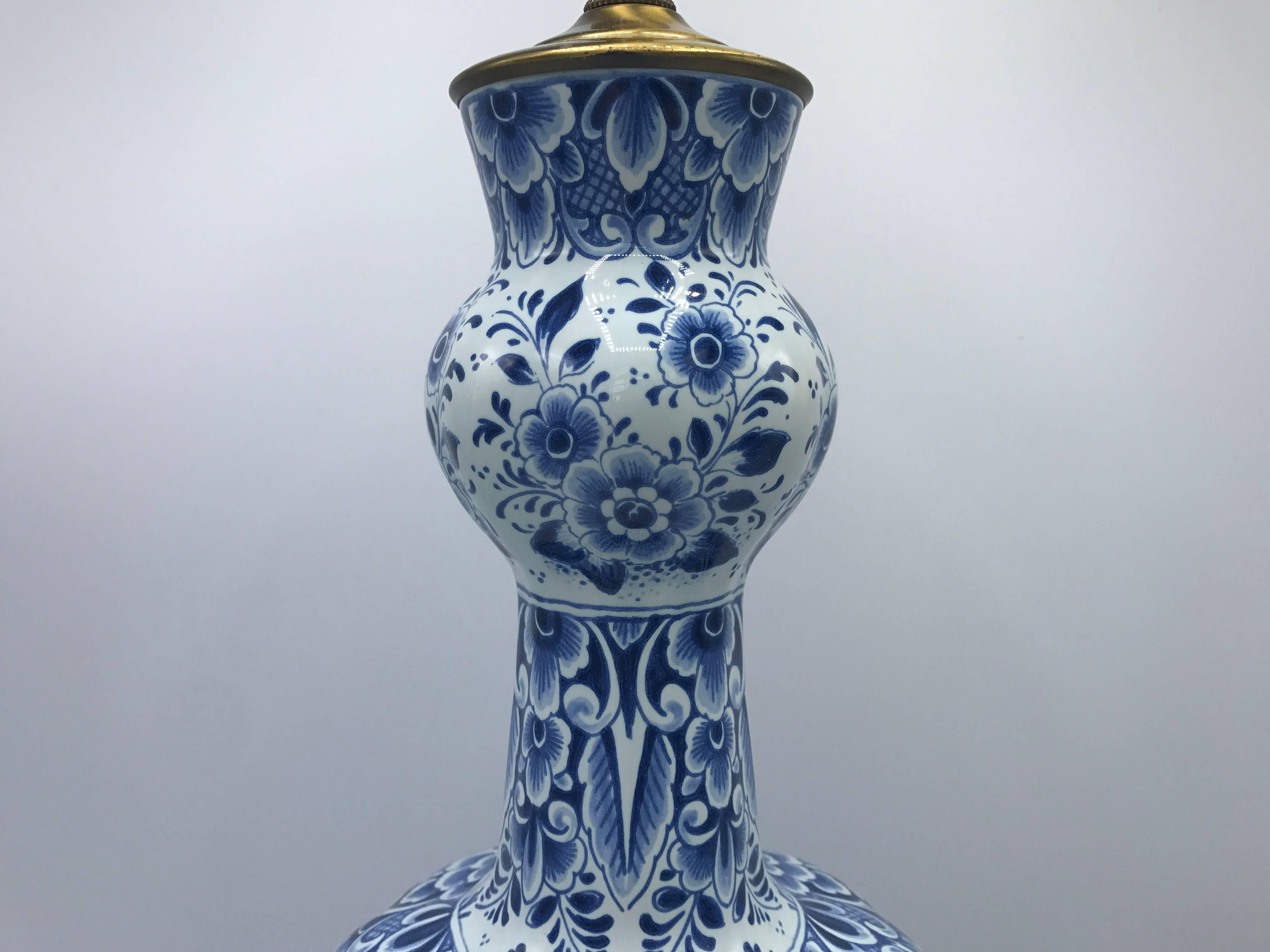 19th Century Delft Vase Lamp with a Blue and White Floral Motif on Brass Base In Excellent Condition In Richmond, VA