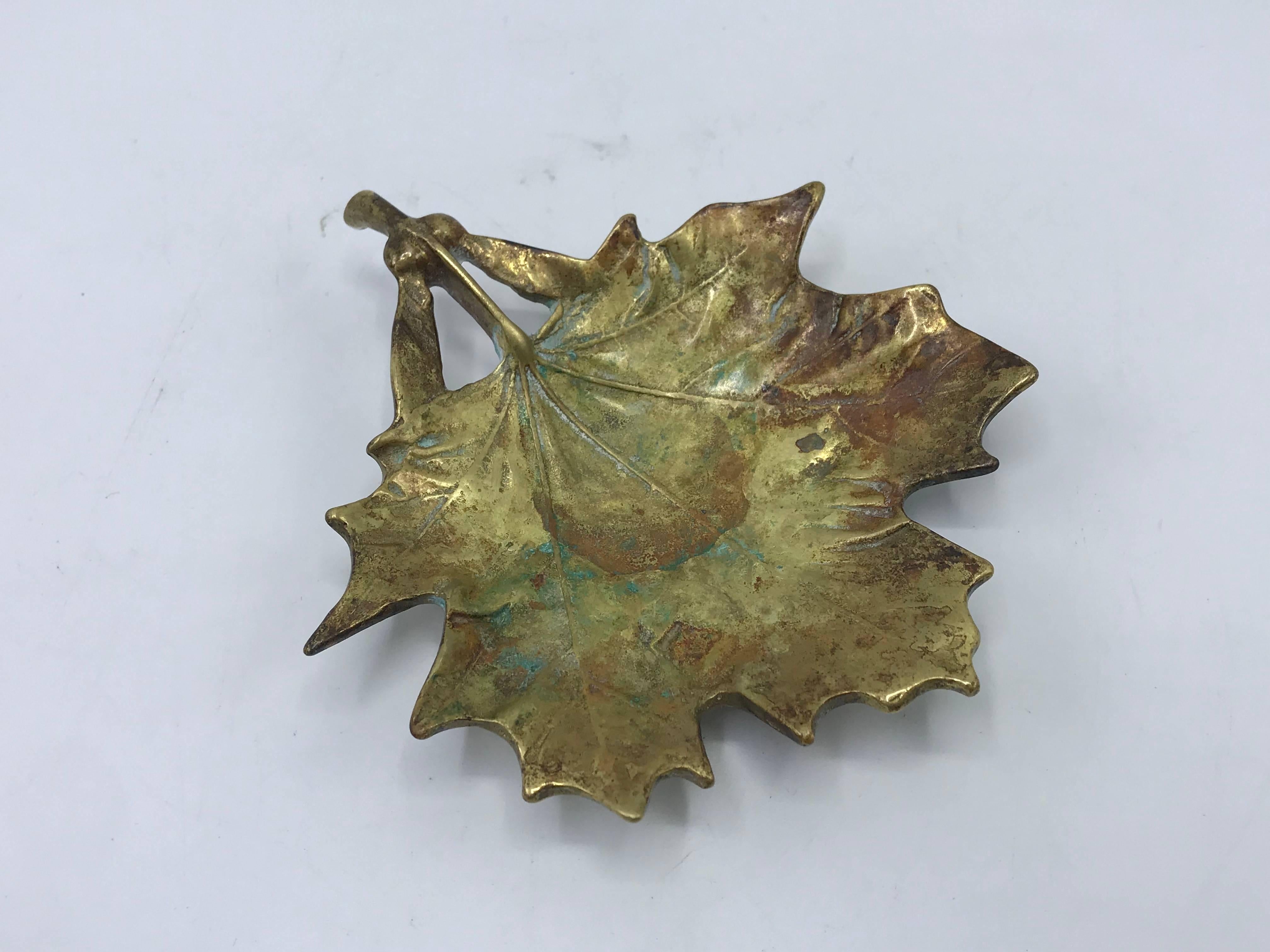 Offered is a stunning, 1950s Virginia Metalcrafters solid-brass sugar maple leaf sculpture. Marked on backside with Virginia Metalcrafters signature 'VMC' stamp, see last photo. Heavy. Beautiful all-over patina, can be polished by buyer.

“Since