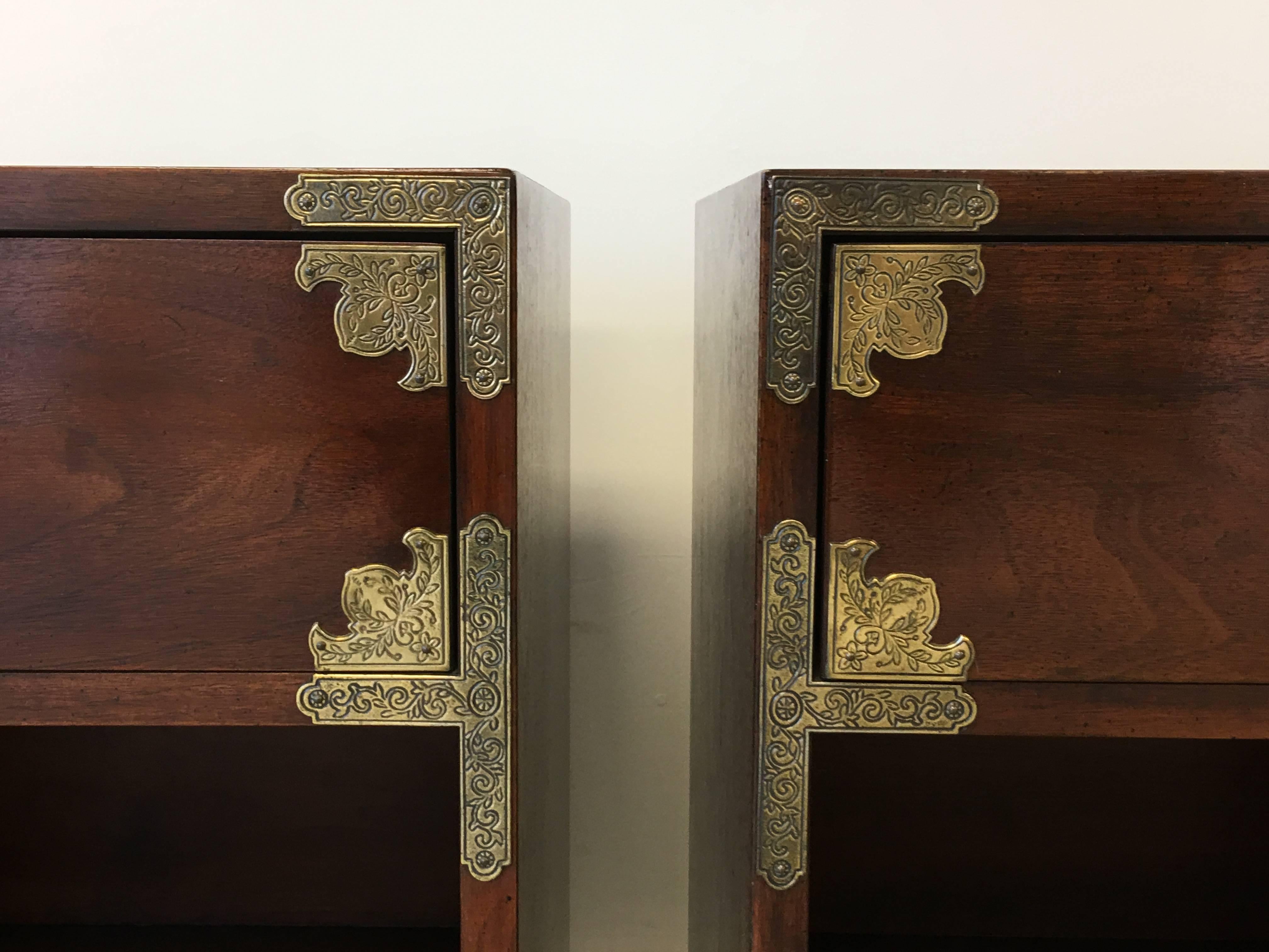 1970s Henredon Asian Campaign Chest Nightstands, Pair In Excellent Condition In Richmond, VA