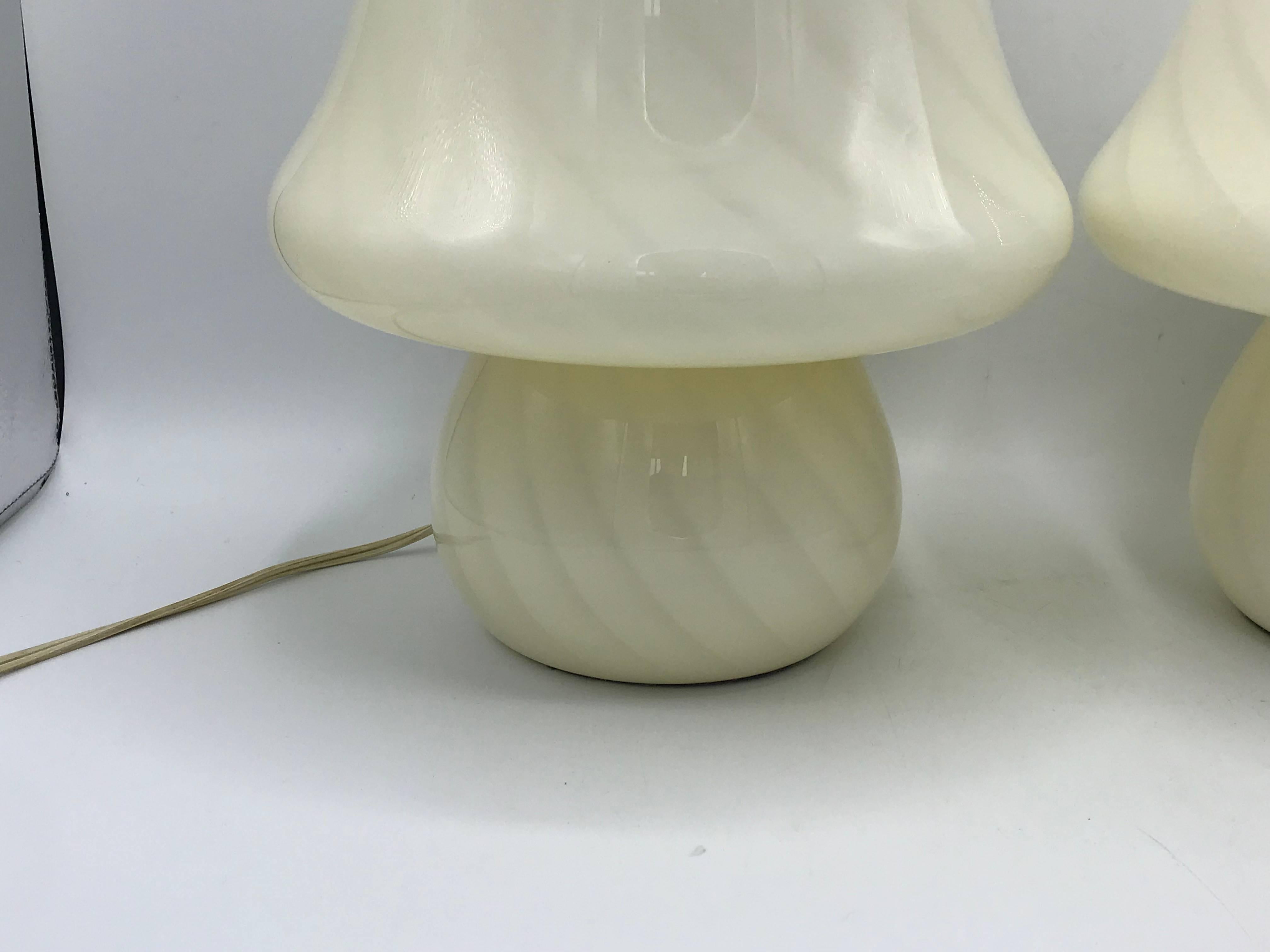 Modern 1970s Italian Murano Glass Mushroom Lamps by Vetri, Pair