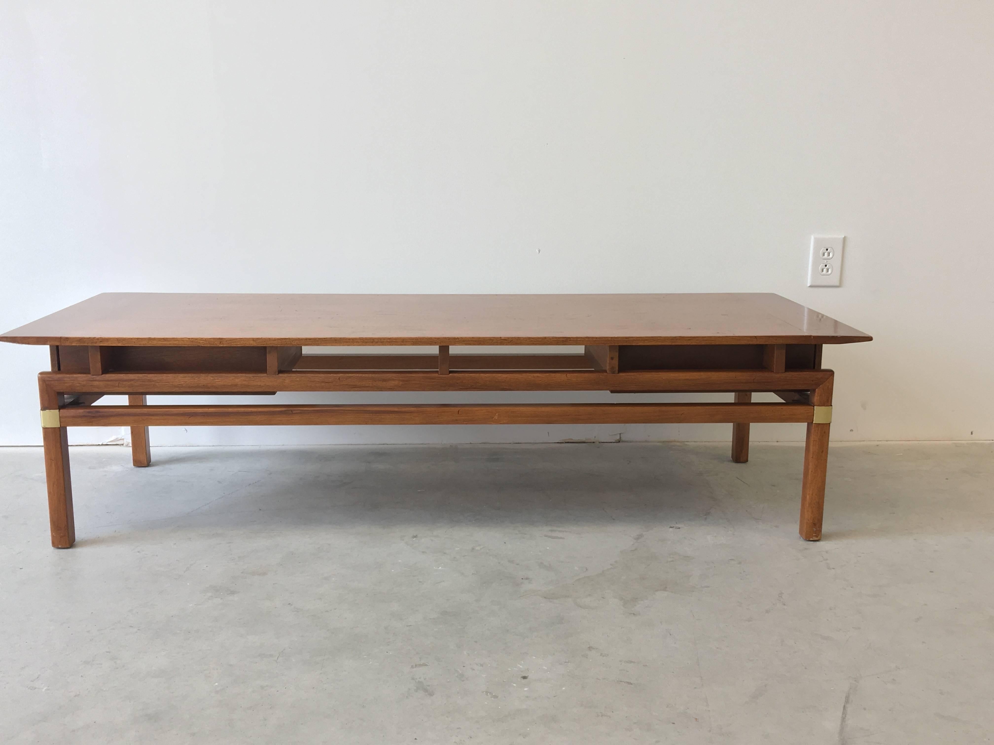 Offered is a fabulous, 1980's Hollywood Regency, Hickory coffee table. Walnut/oak finish with brass hardware. Two drawers.