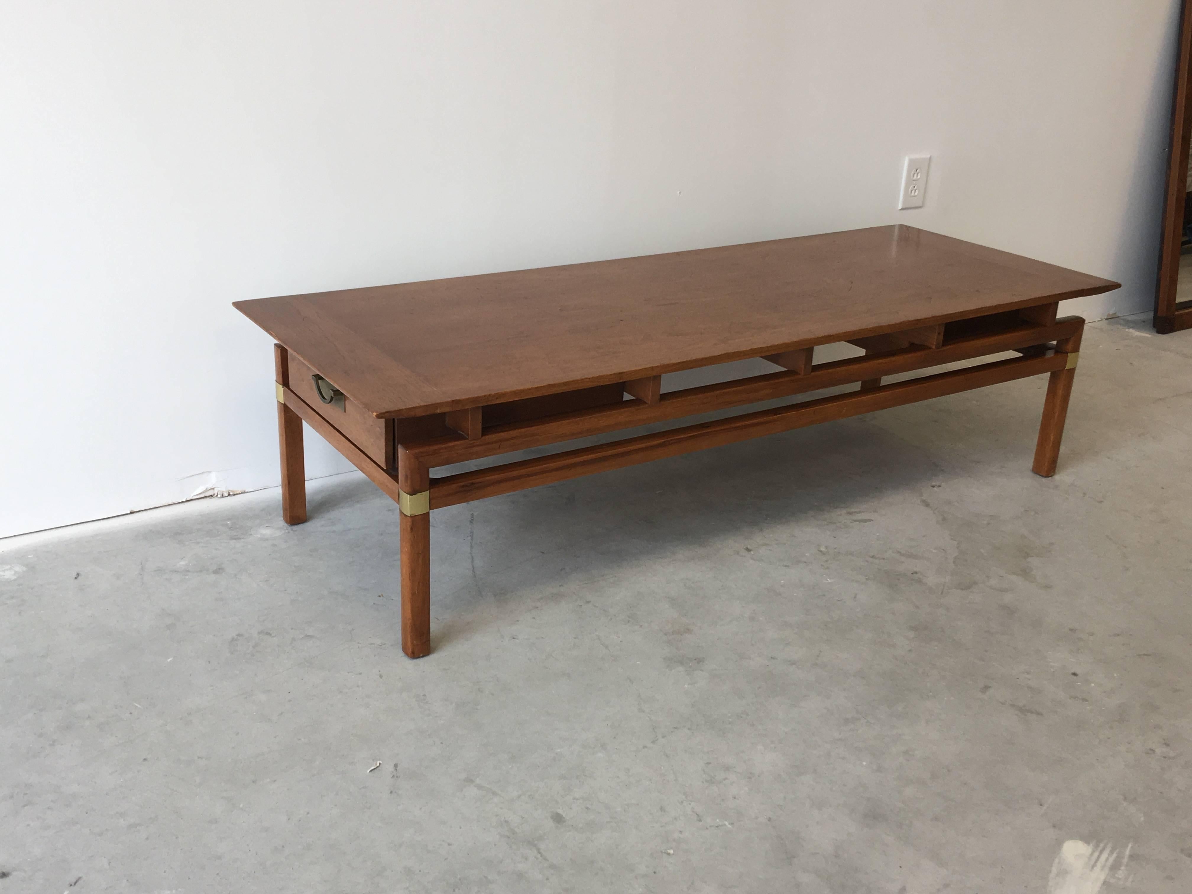 1980s Hickory Hollywood Regency Walnut Coffee Table In Good Condition In Richmond, VA