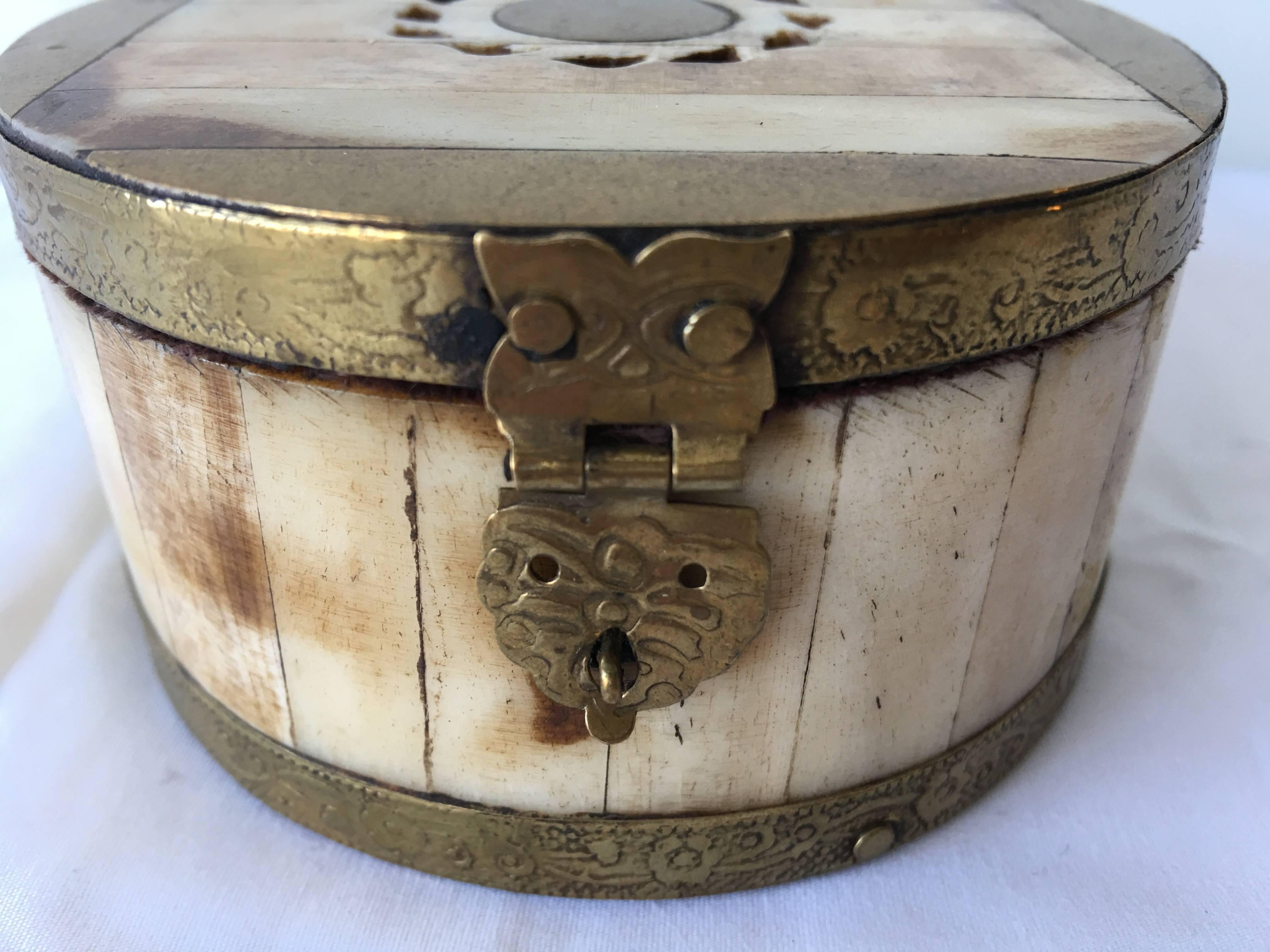19th Century Bone and Brass Decorative Box In Excellent Condition In Richmond, VA