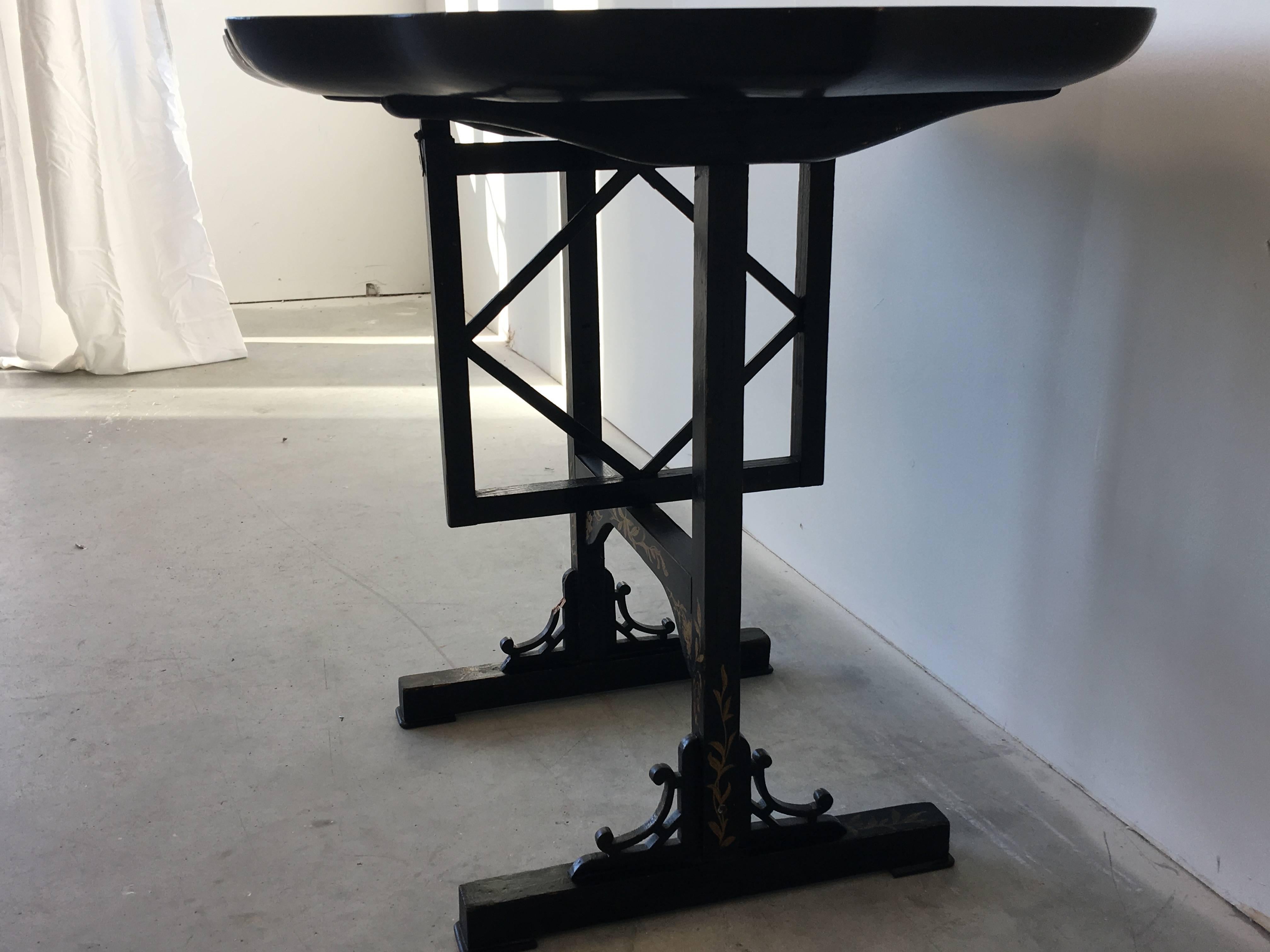19th Century Japanned Black and Gold Lacquered Tilt-Top Table 2