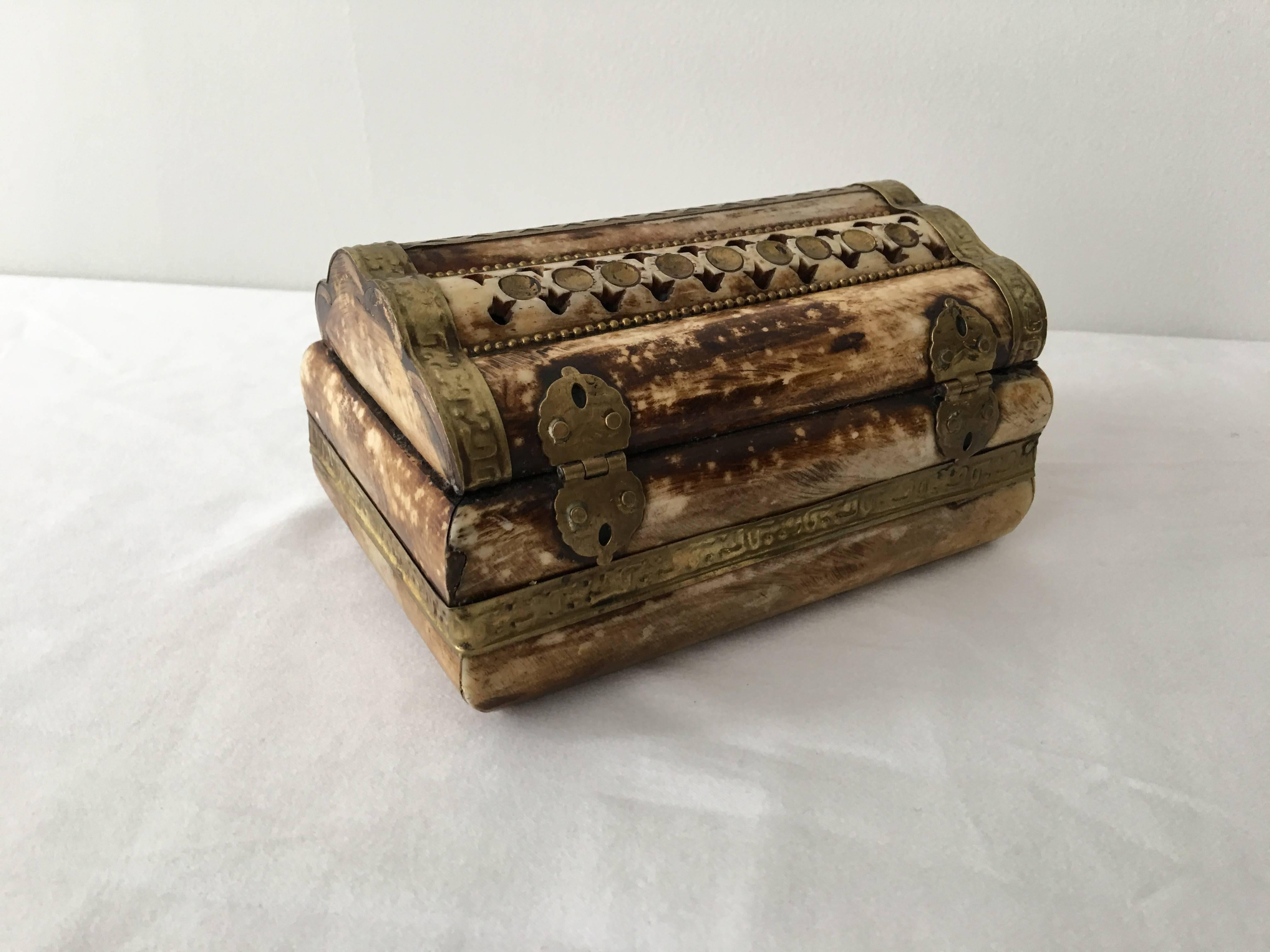 19th Century Bone and Brass Decorative Box In Excellent Condition In Richmond, VA