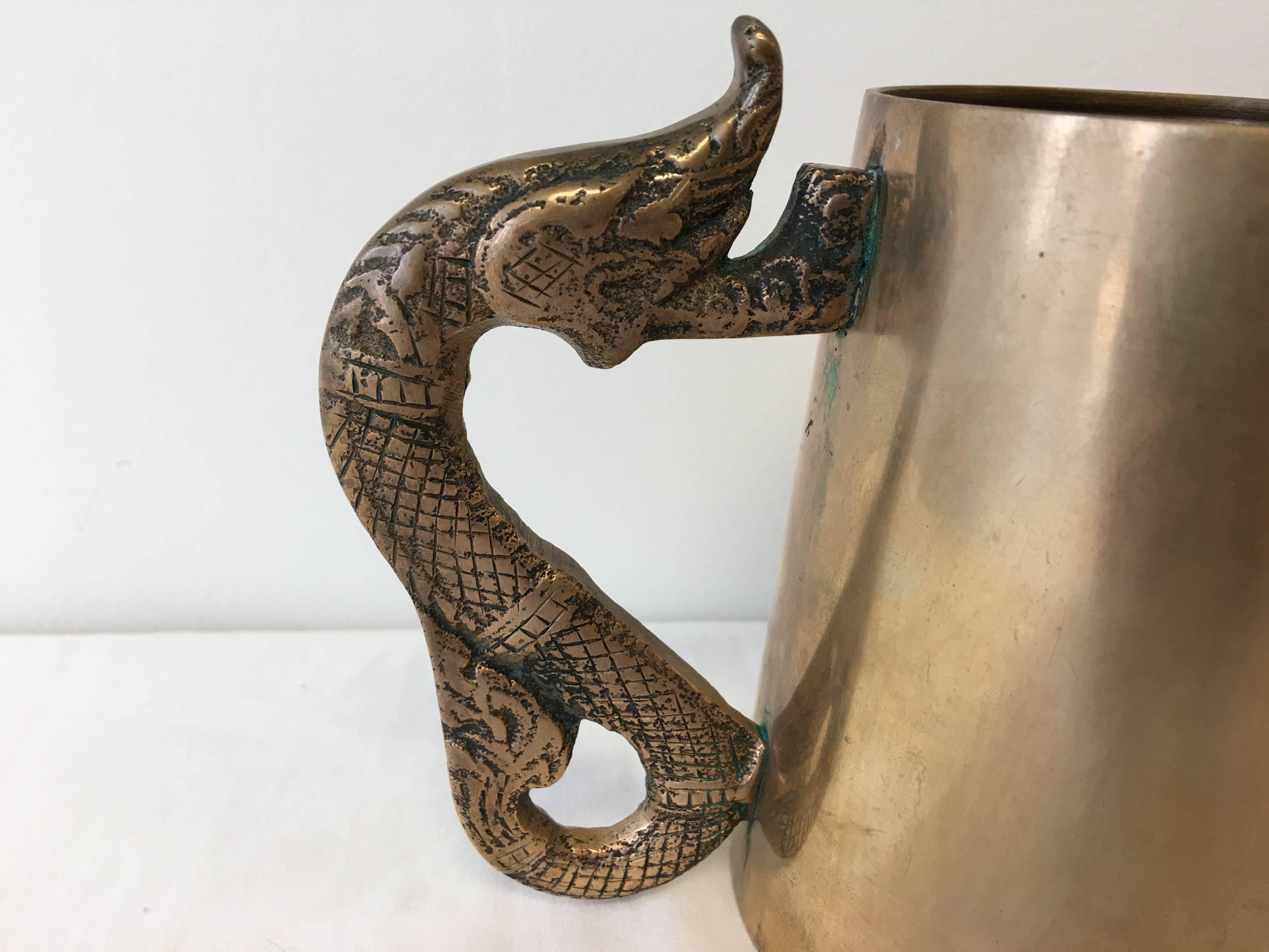 Offered is a fabulous pair of solid-brass, Chinoiserie cups with dragon motif handles. Makes a perfect addition to any bar set... Great for mules!
