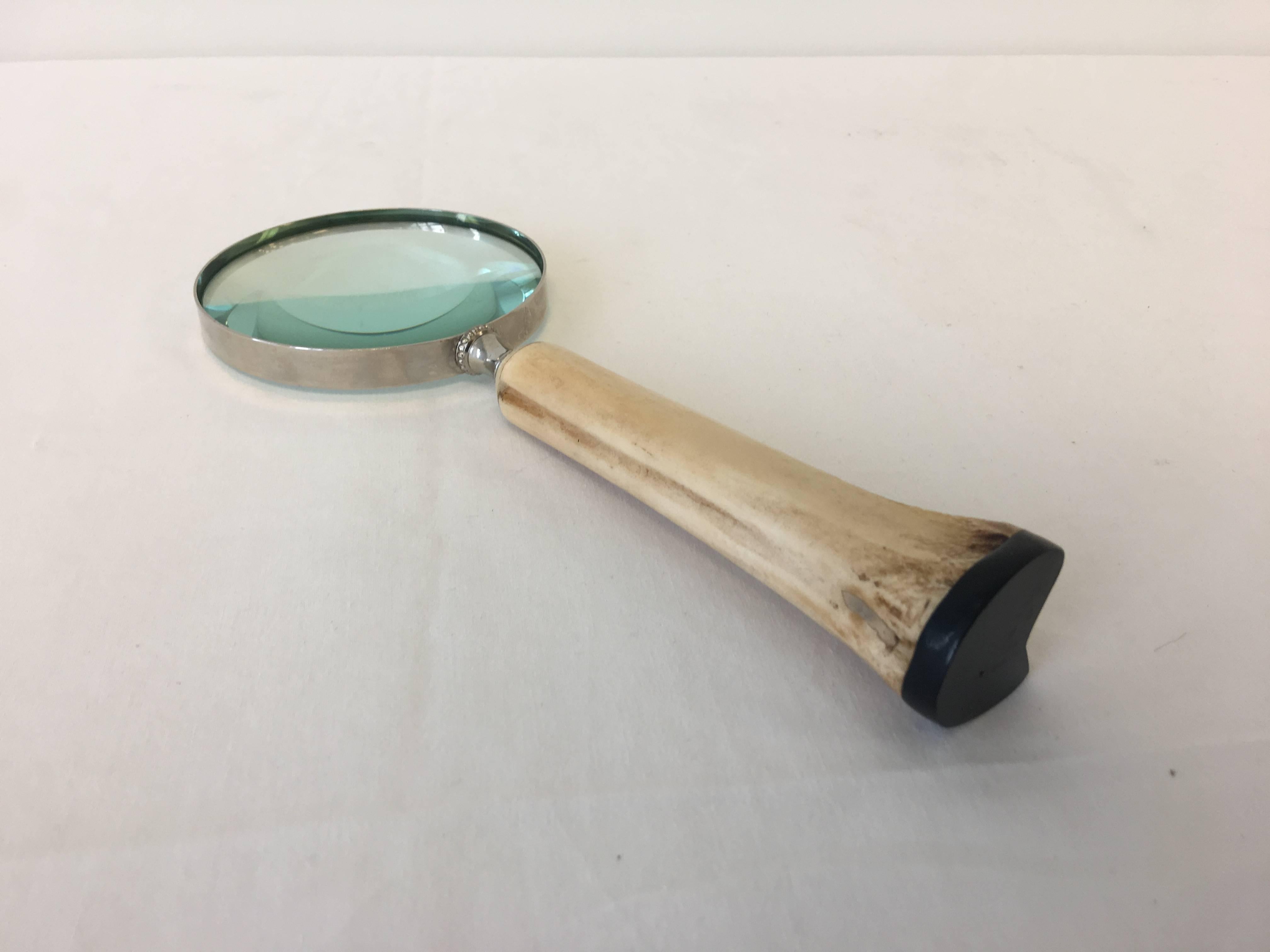 White Bone Magnifying Glass In Excellent Condition In Richmond, VA