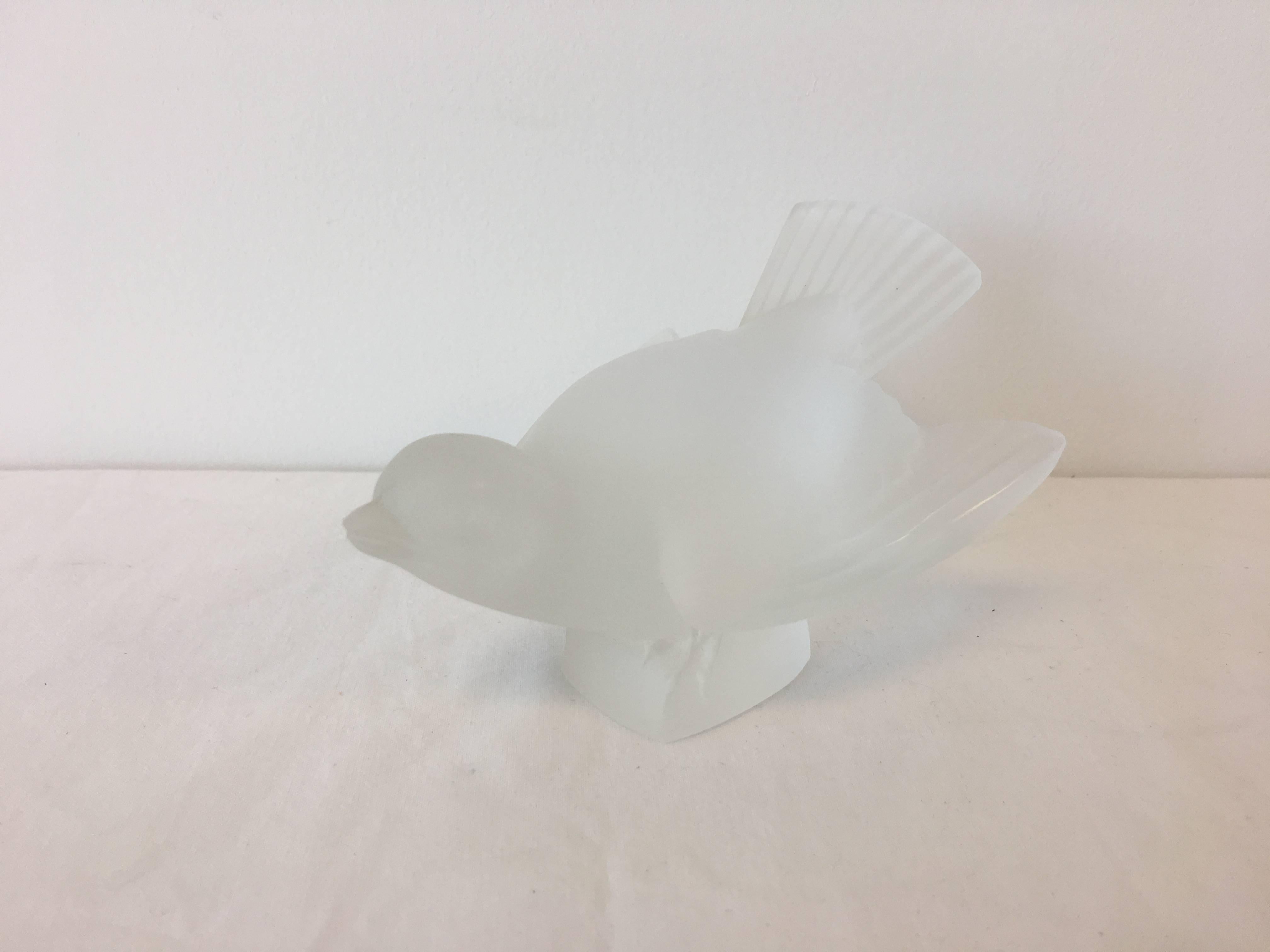 Offered is a fabulous, vintage Lalique crystal sparrow sculpture. Signed 'Lalique France' on base.