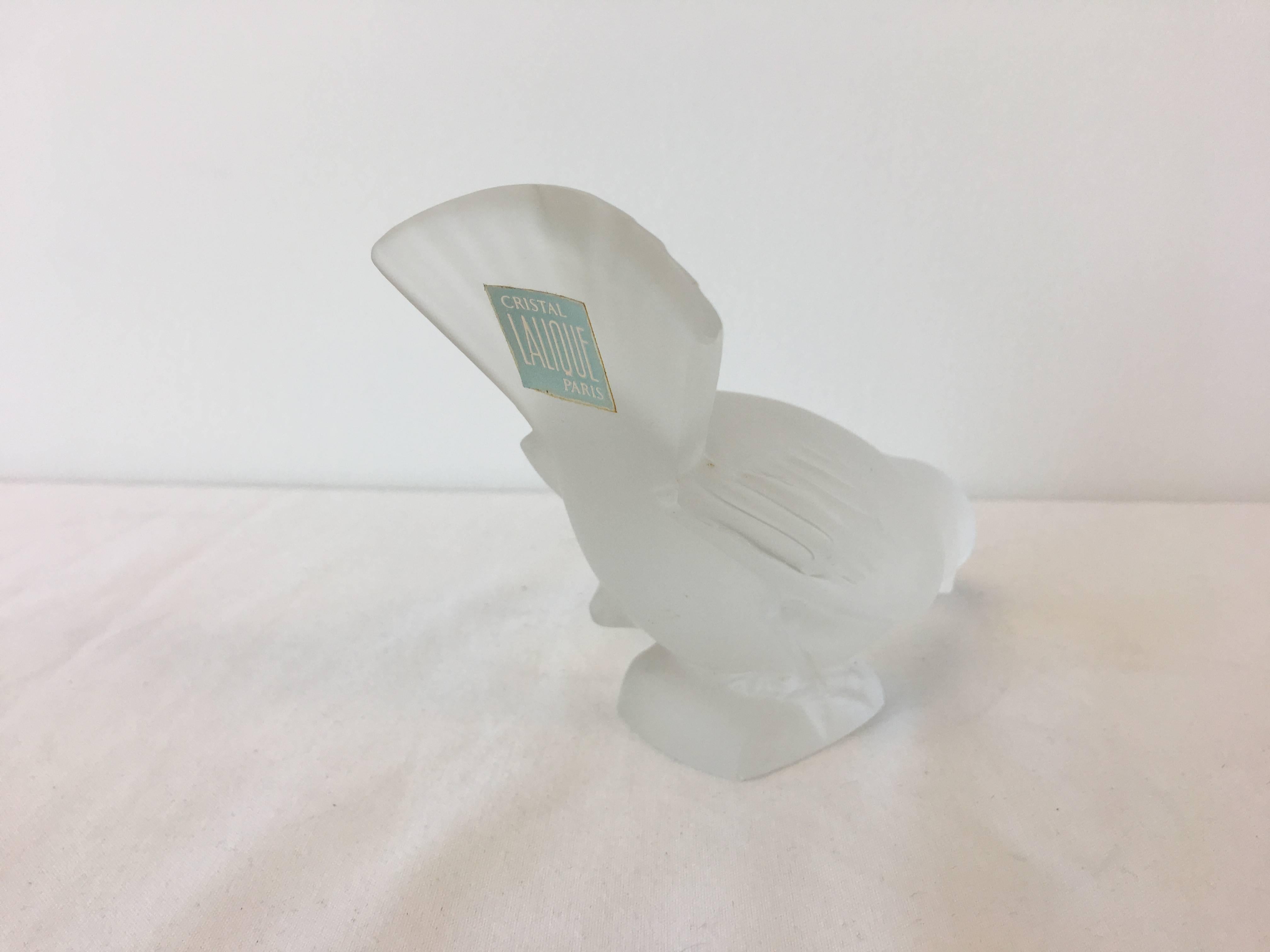 Offered is a beautiful, vintage Lalique crystal sparrow sculpture. Marked 'Lalique France' on base. Includes original Lalique sticker on base, can be removed.