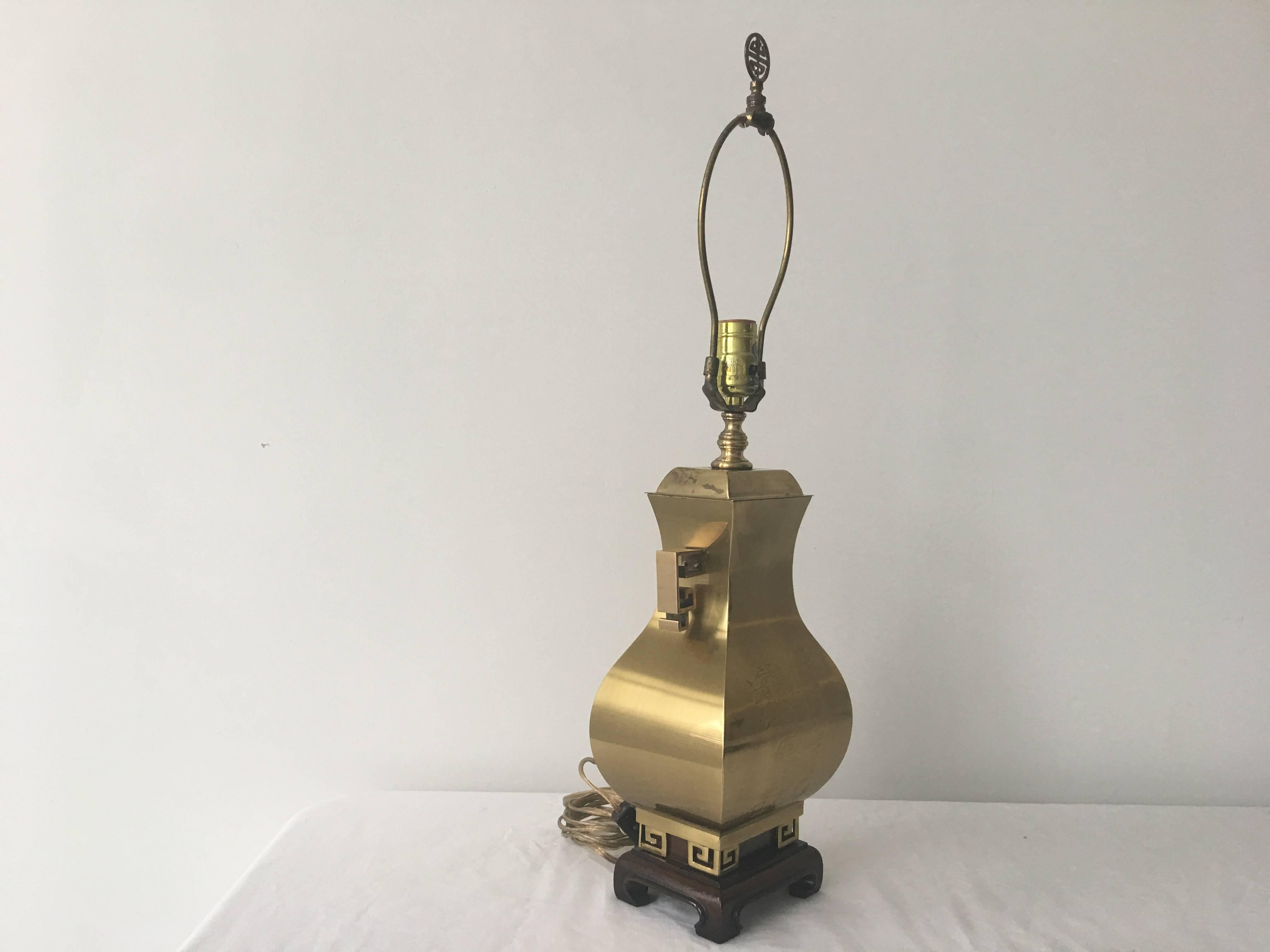 1970s Brass Asian Urn Lamp with Greek Key Detailing In Excellent Condition For Sale In Richmond, VA