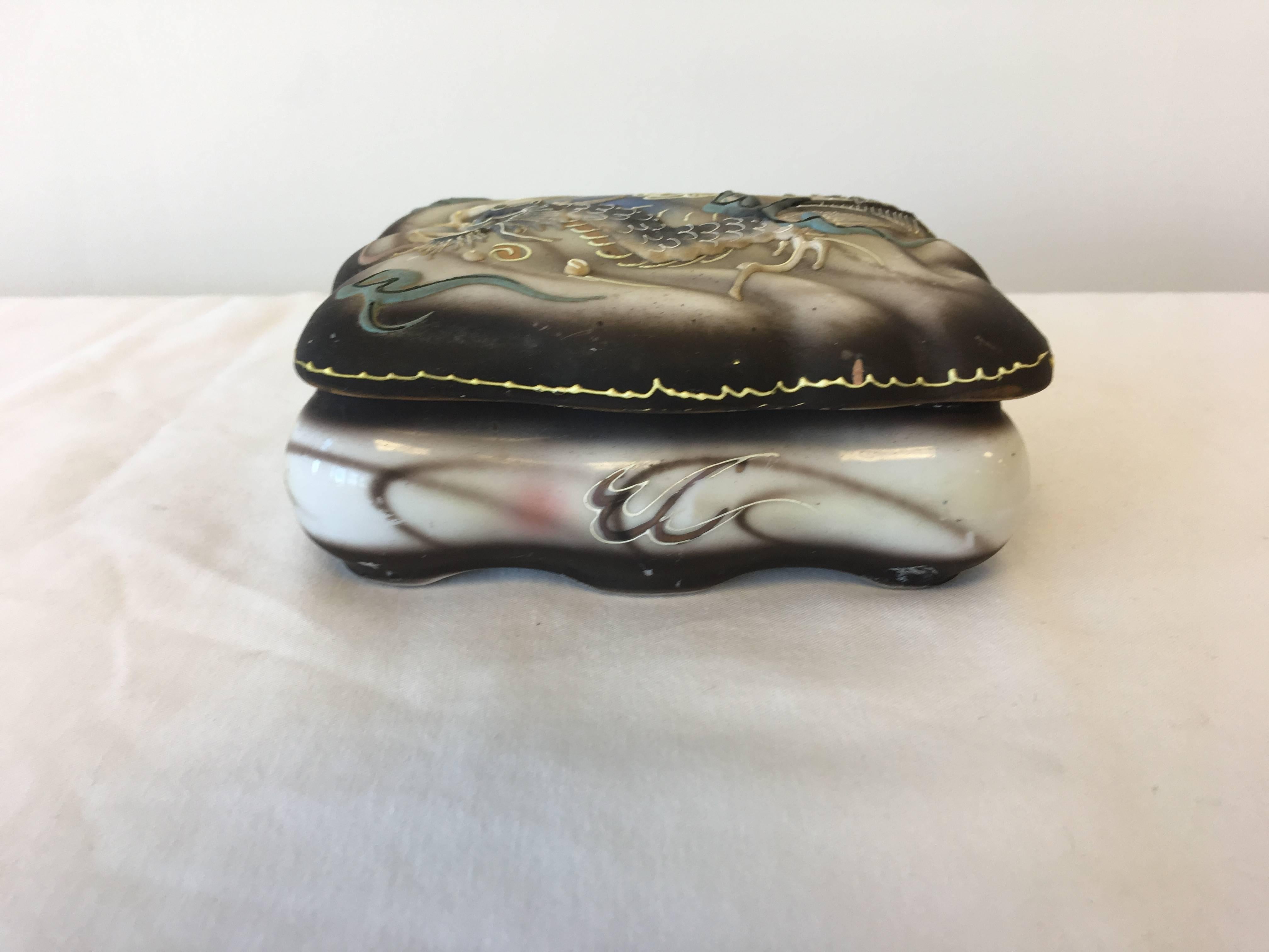 Offered is a fabulous, 1920's Art Deco Chinoiserie, decorative ceramic trinket box with a hand-painted dragon motif.