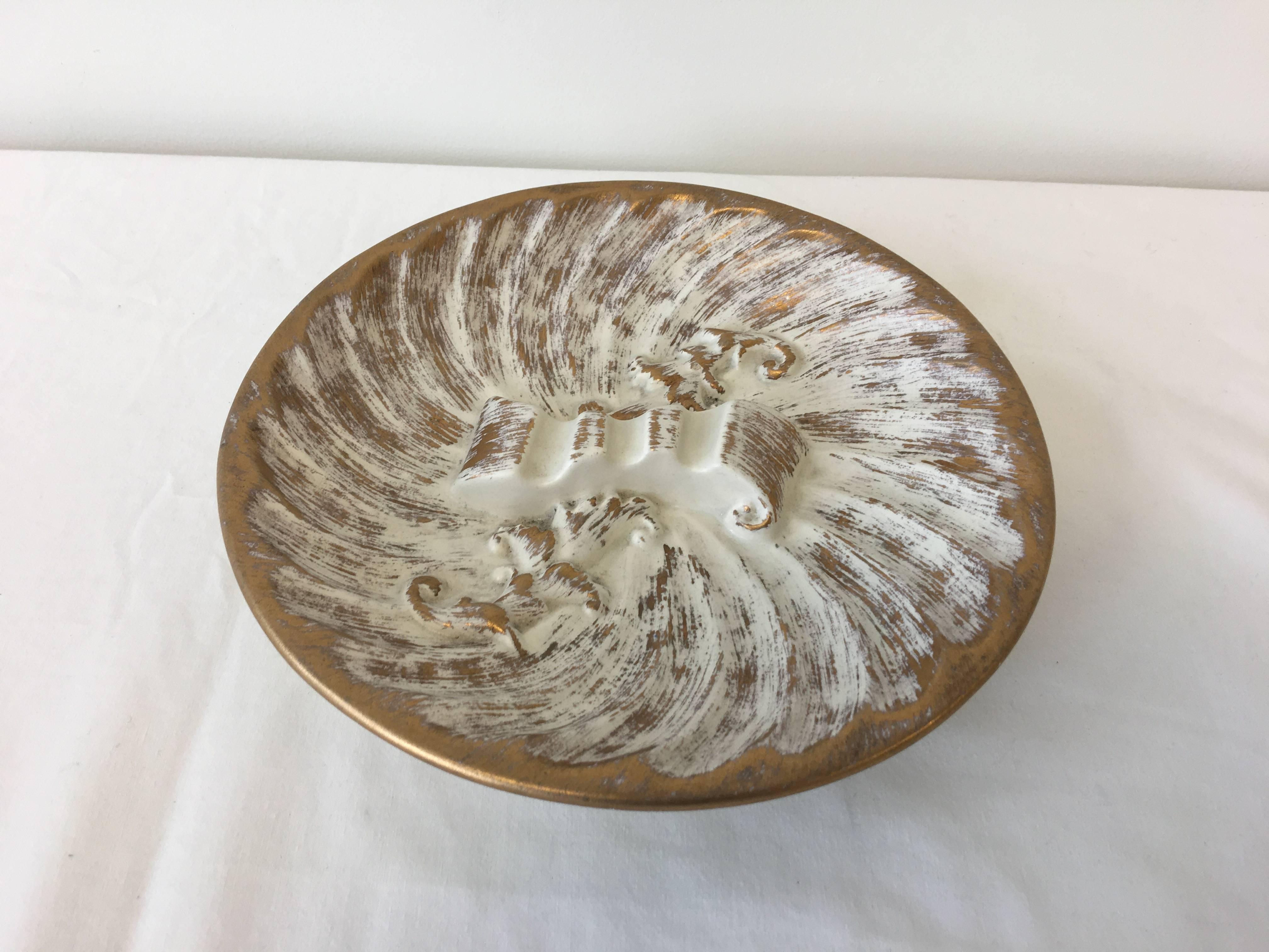 Offered is a beautiful, 1950s Royal Haeger, gold and white scalloped ashtray. A substantial piece, with 9" diameter. Marked: Royal Haeger, #1038-H.