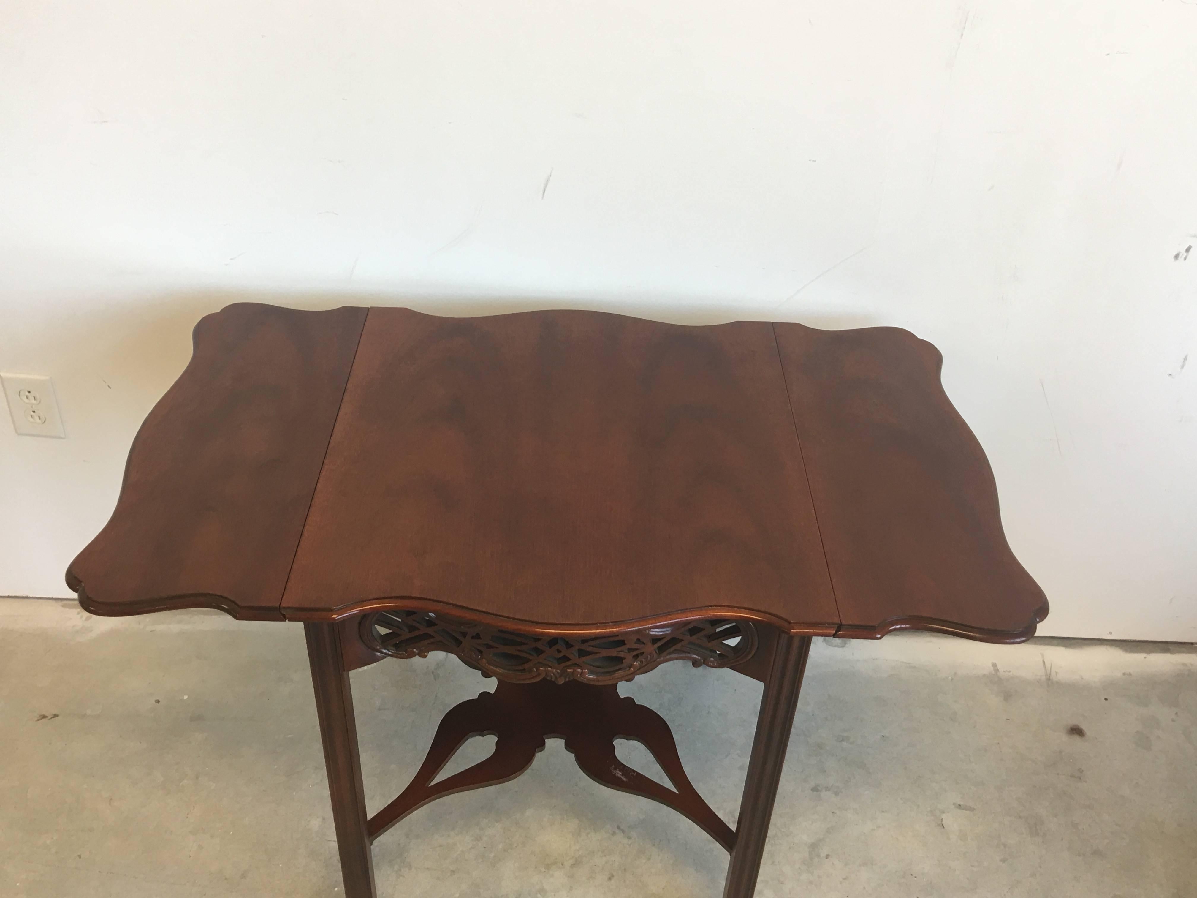 American 1960s Baker Chinese Chippendale Charleston Collection Mahogany Drop-Leaf Table