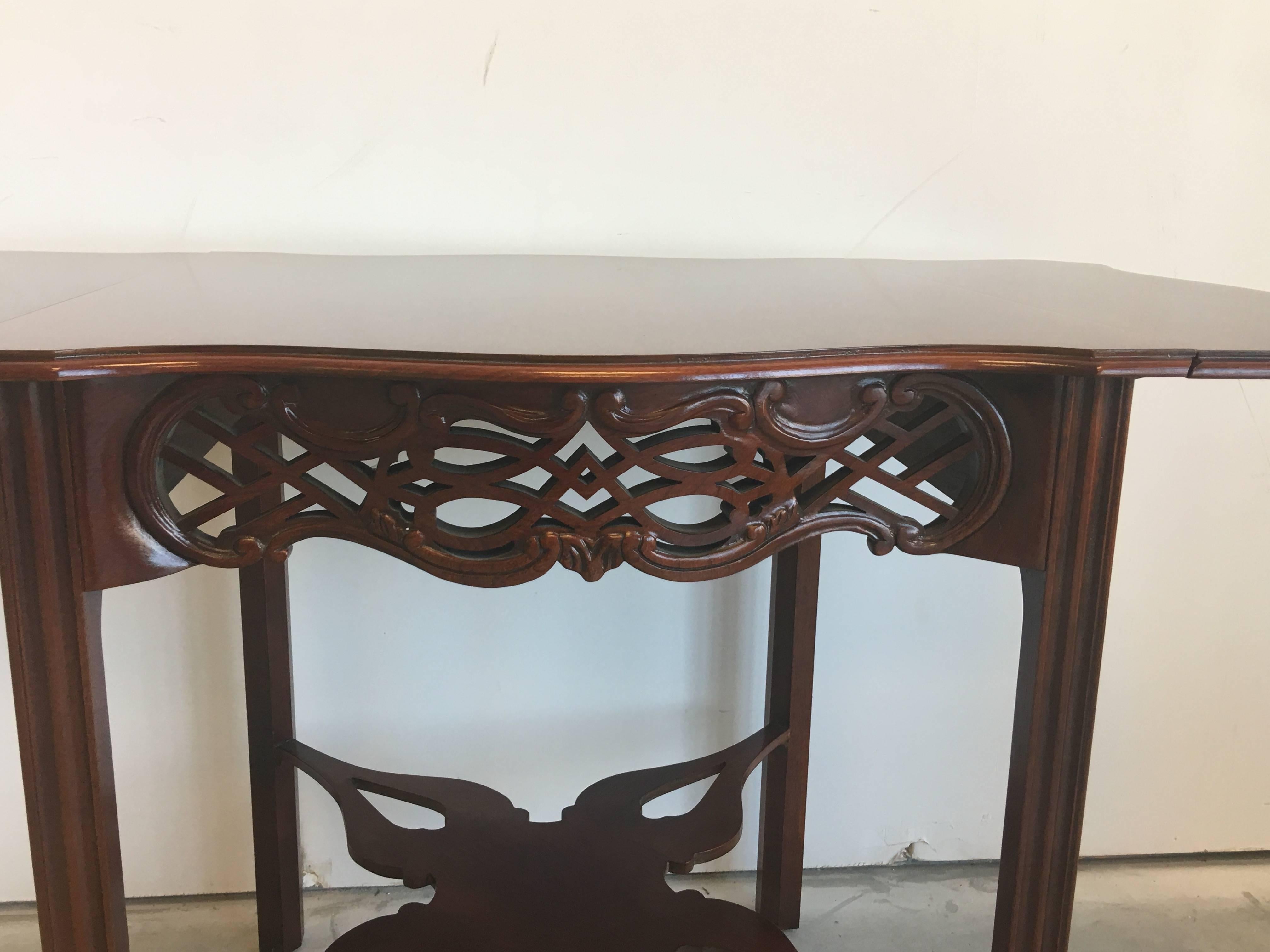 1960s Baker Chinese Chippendale Charleston Collection Mahogany Drop-Leaf Table In Excellent Condition In Richmond, VA