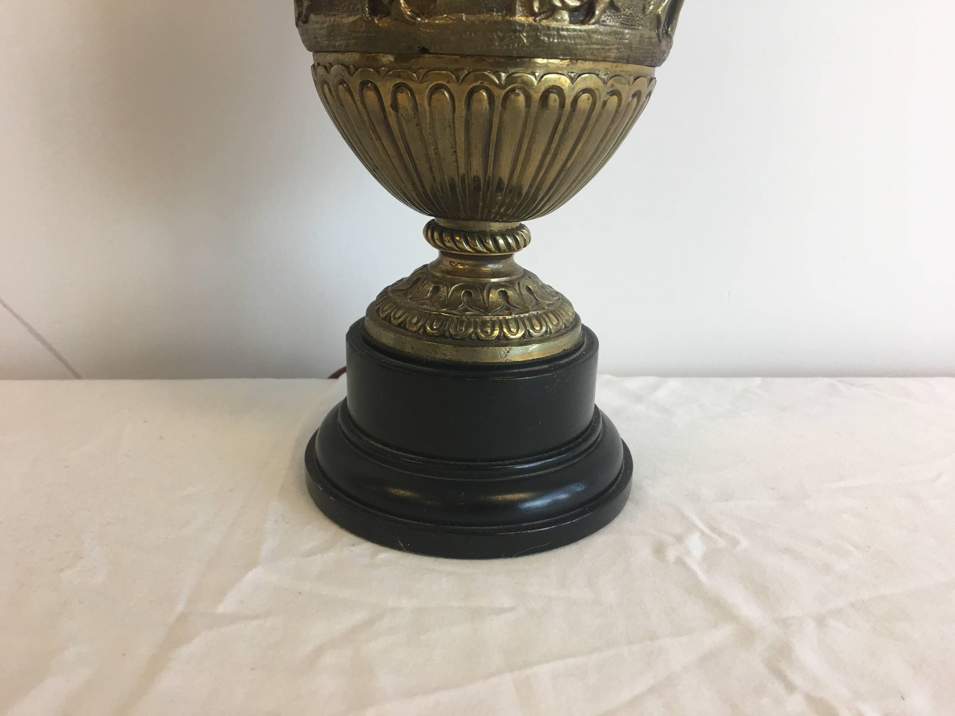 1930s Louis XV Style Solid Bronze Urn Lamp with Figurative Detailing 2