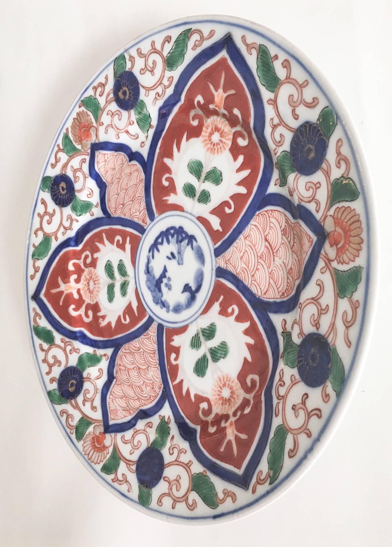 Chinoiserie 19th Century Imari Polychrome Tobacco Leaf Motif Bowl