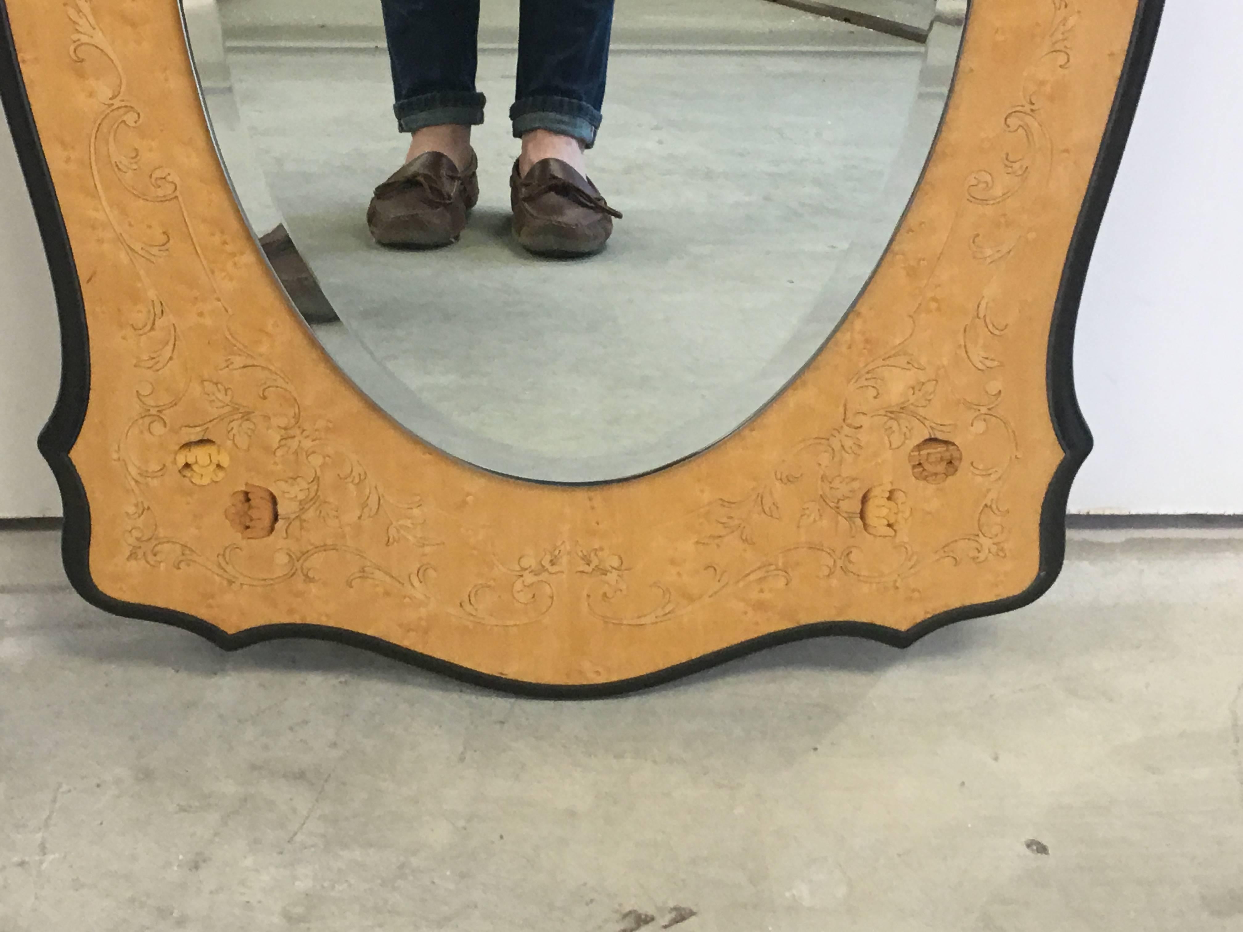 20th Century 1940s Italian Inlaid Blonde Wood Lacquered Mirror For Sale