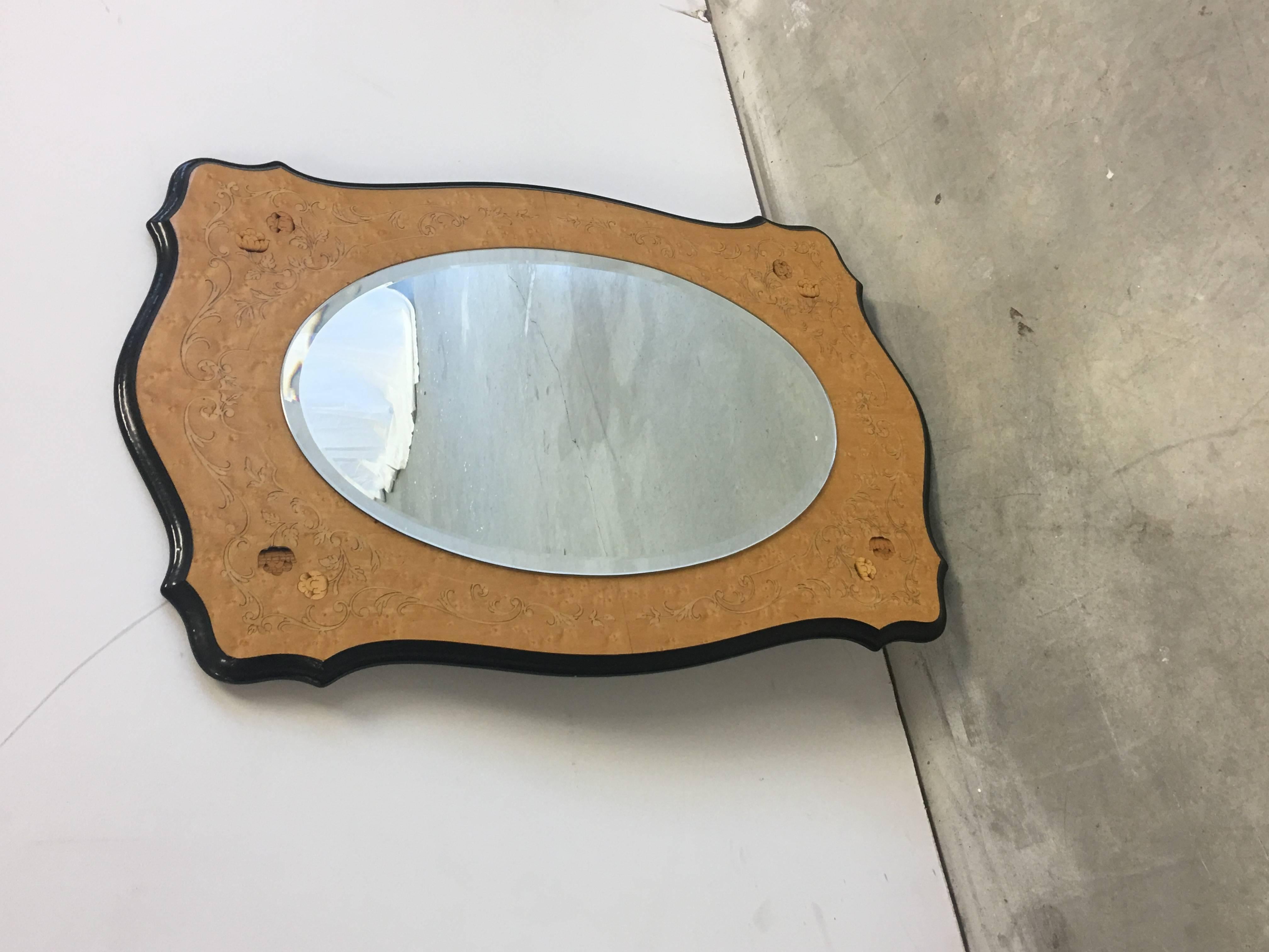 1940s Italian Inlaid Blonde Wood Lacquered Mirror For Sale 1