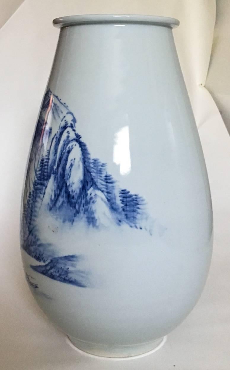Antique Mountain Scene Hand-Painted Chinese Vase In Excellent Condition In Richmond, VA