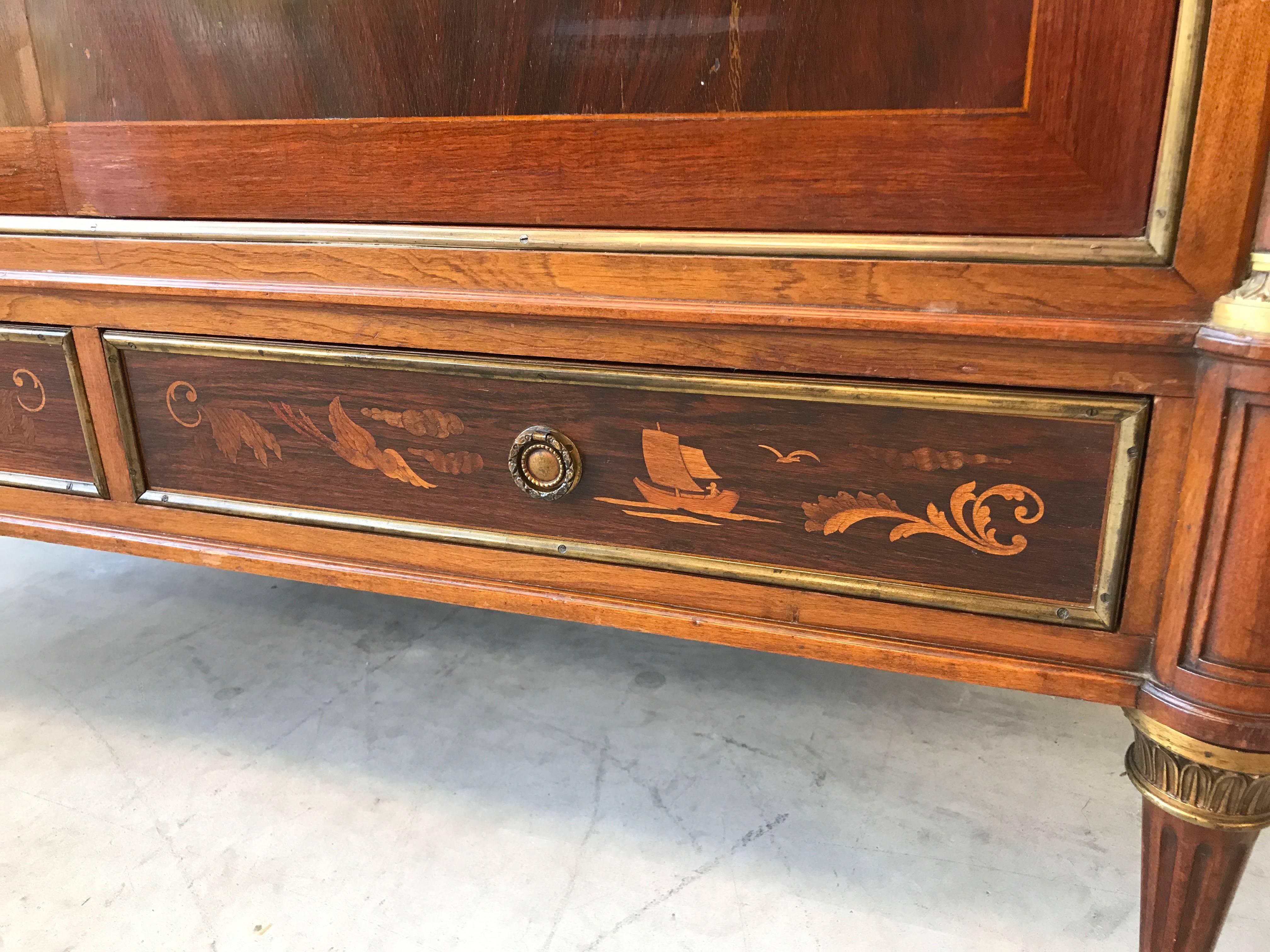 1940s Eugenio Diez Walnut and Mahogany Chinoiserie Dry Bar Cabinet In Excellent Condition In Richmond, VA