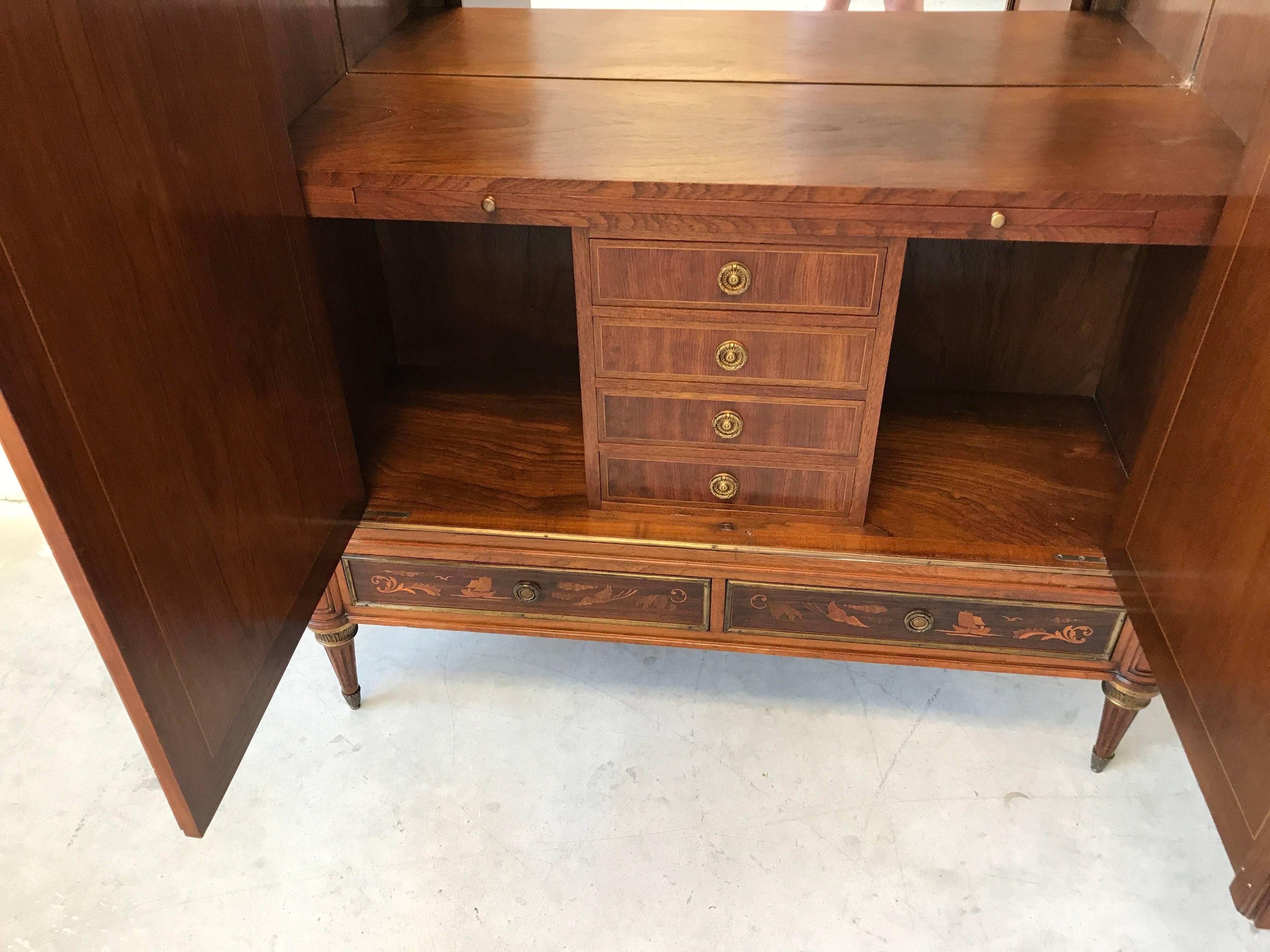 1940s Eugenio Diez Walnut and Mahogany Chinoiserie Dry Bar Cabinet 1