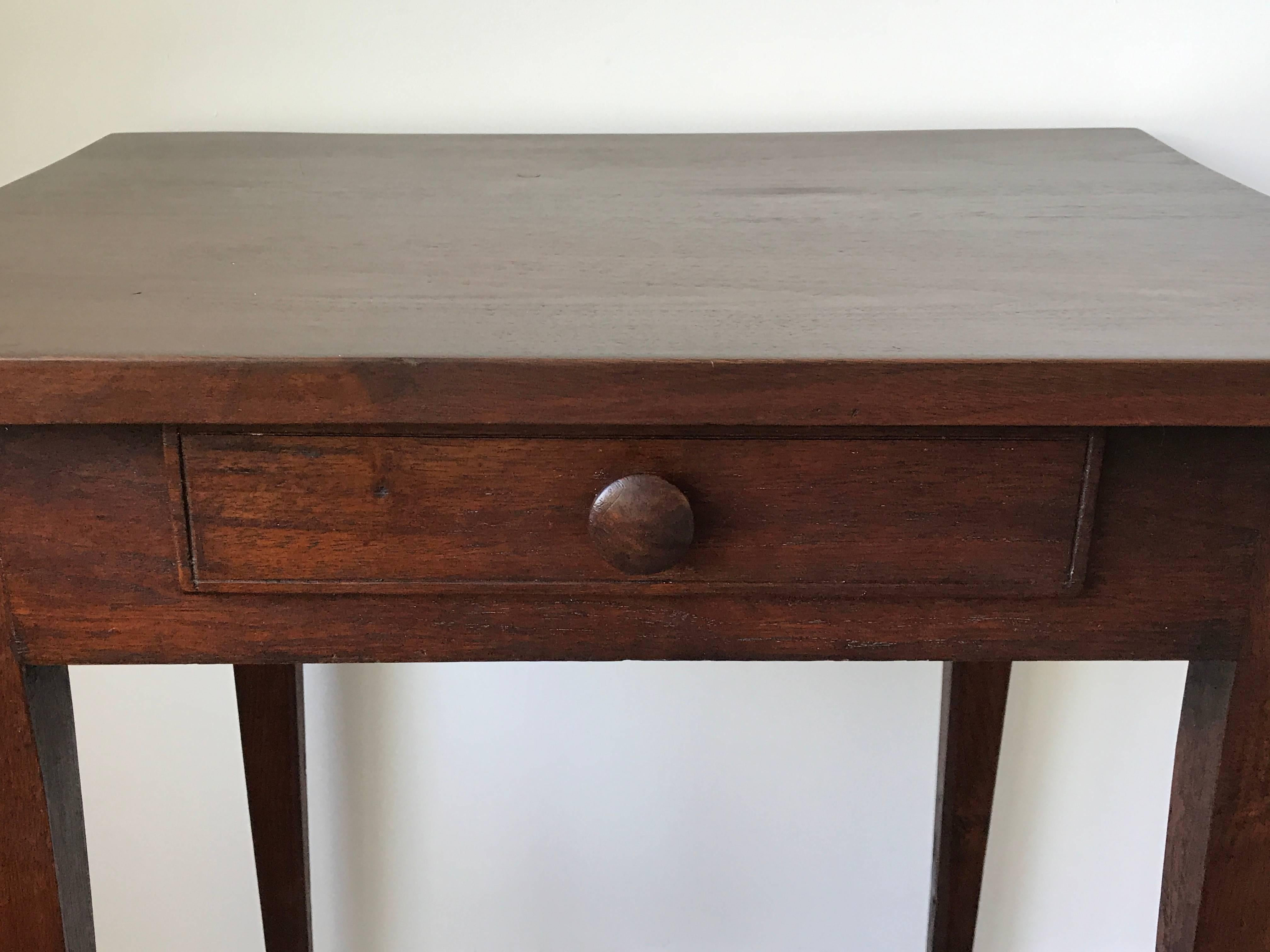 19th Century Walnut Side Table In Excellent Condition In Richmond, VA