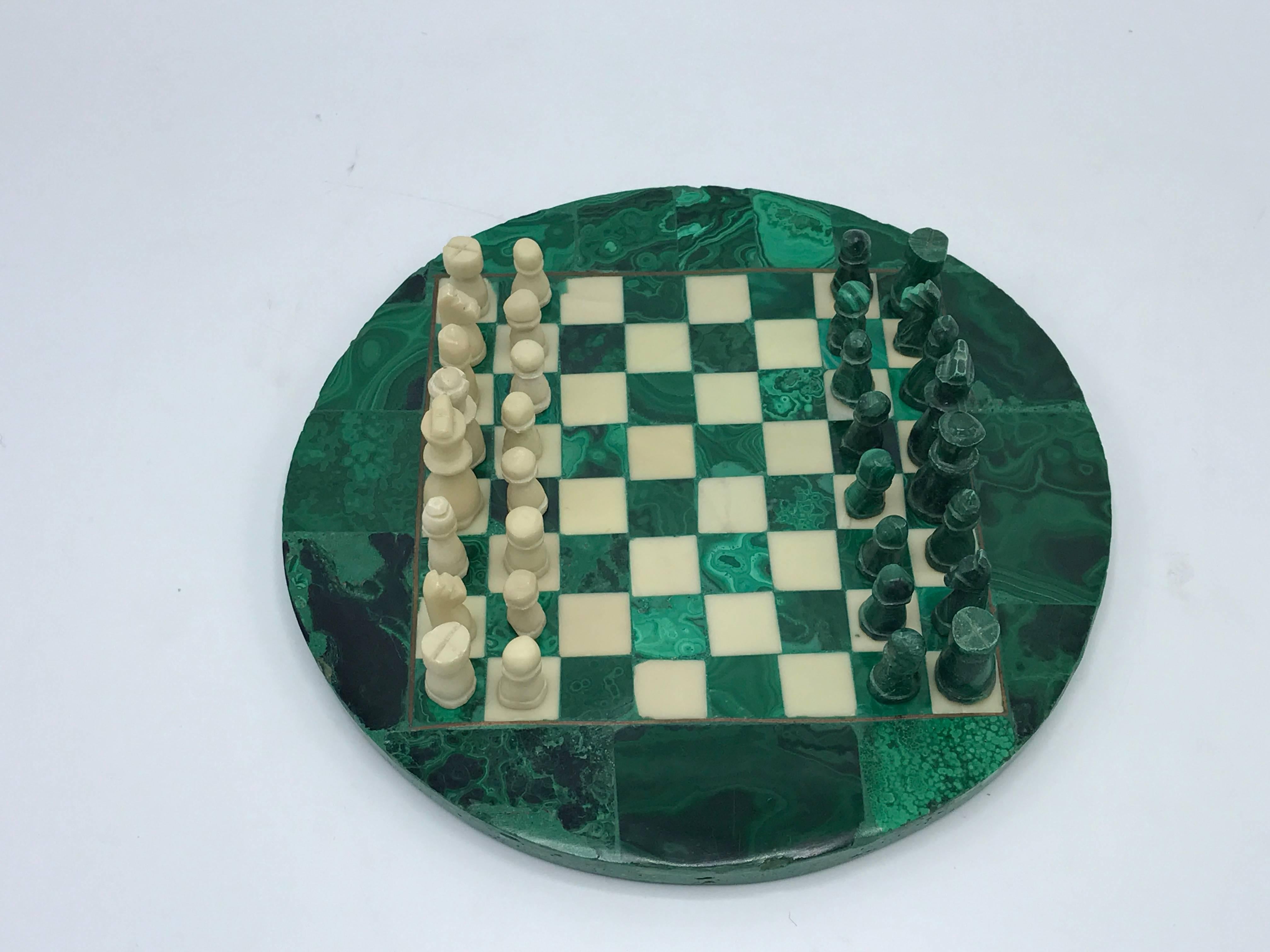 Mid-Century Modern Planche d'échecs italienne des années 1960 en malachite avec pièces d'échecs en malachite sculptées