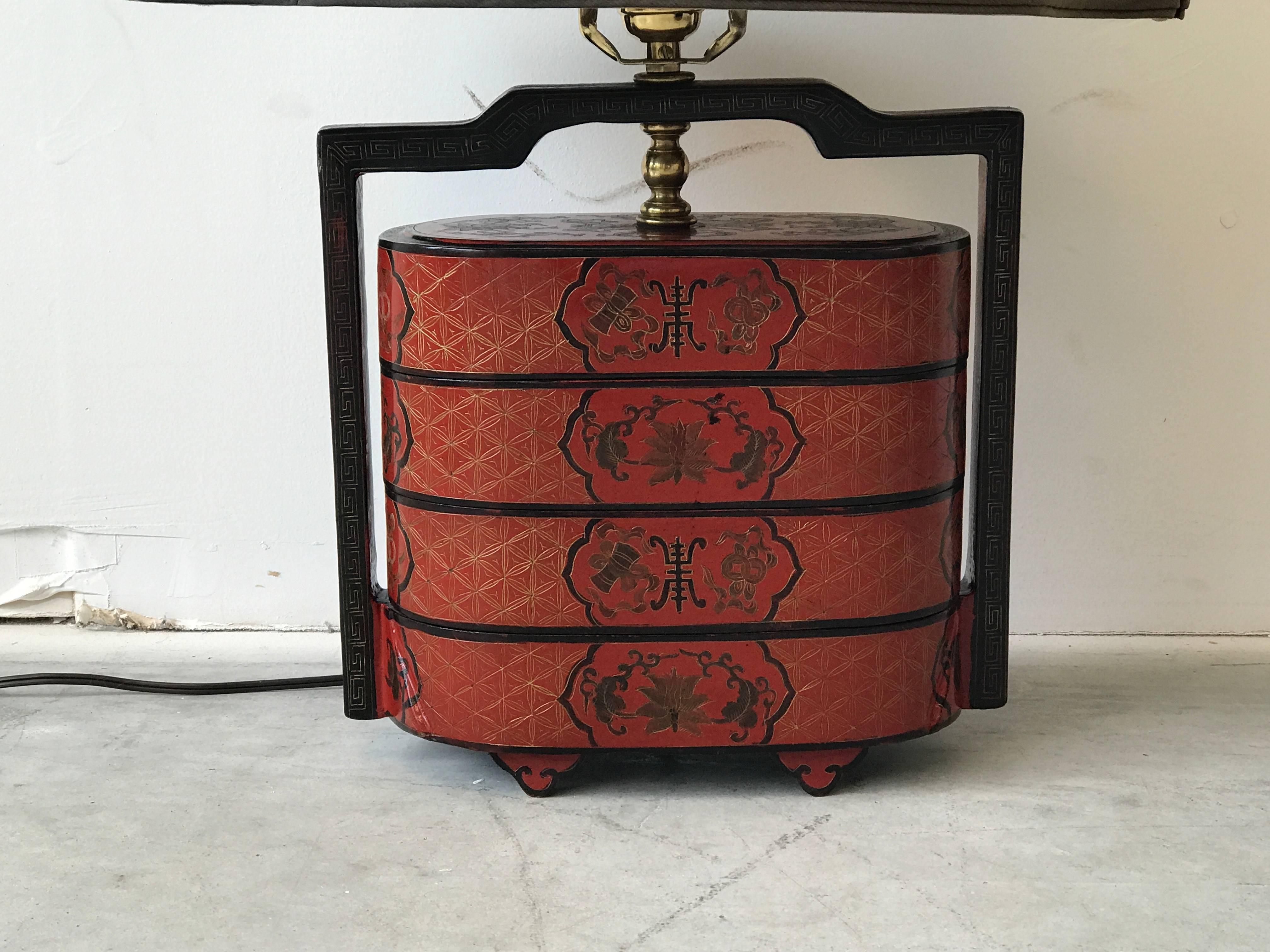 Chinoiserie 1940s Chinese Red and Black Lacquered Lamp with Shade