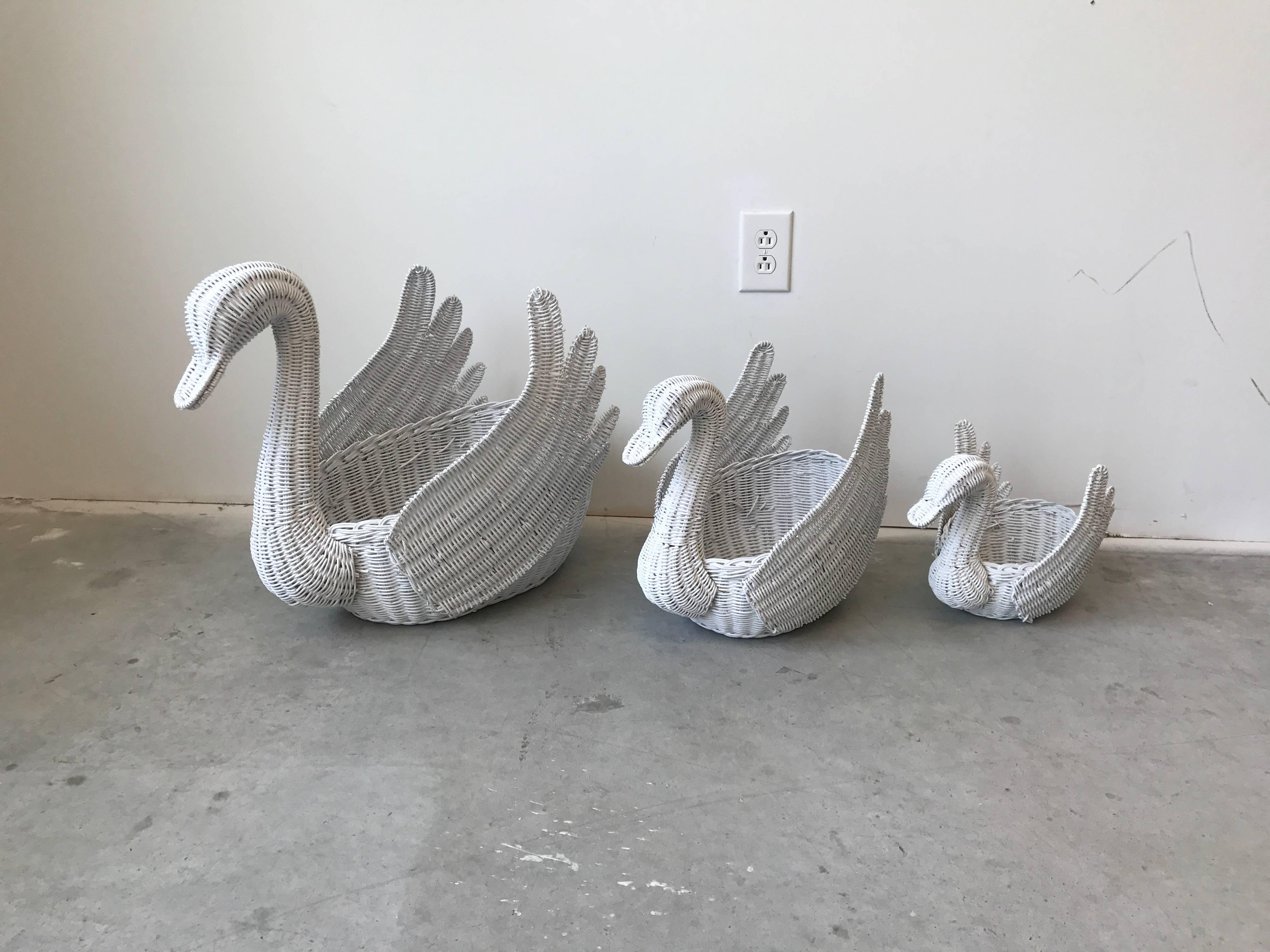 Offered is a gorgeous, 1970s Hollywood Regency white wicker cachepot baskets in the shape of swans. The larger one is great as a magazine basket! 

Measures: Large 23.5