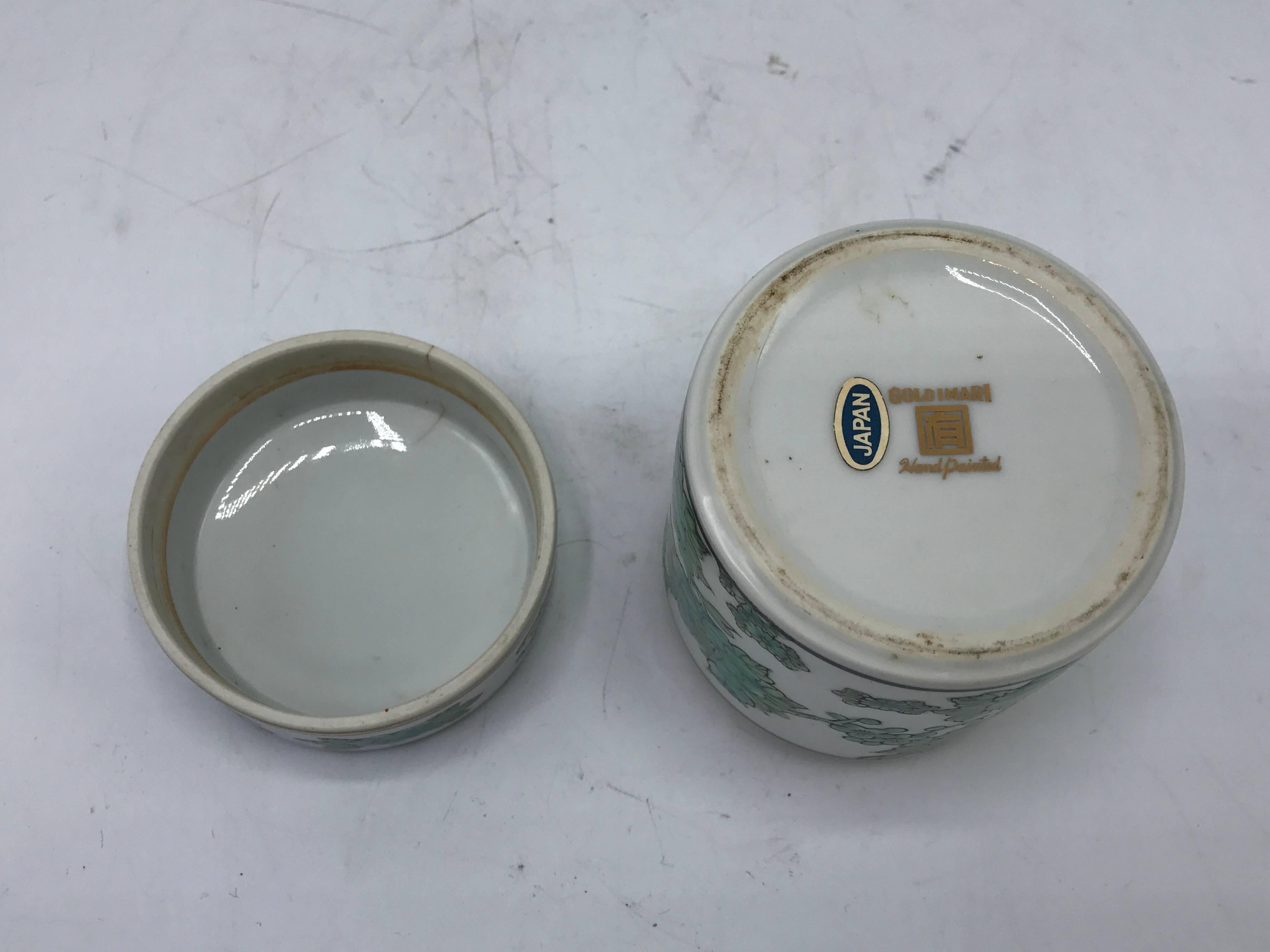 1960s Gold Imari Lidded Jar with a Green and Gold Peacock Motif In Good Condition In Richmond, VA