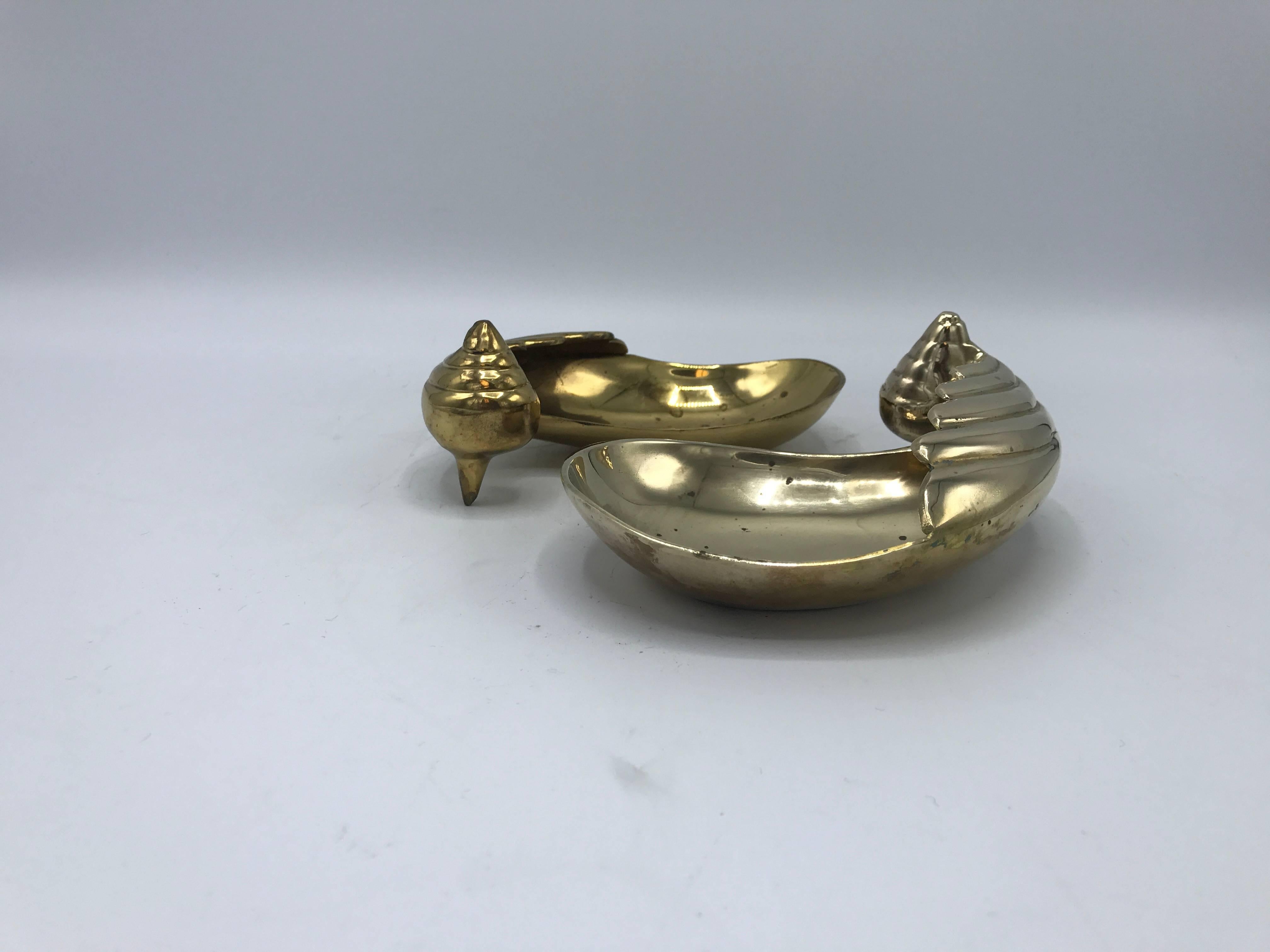1970s Brass Seashell Catchall Dishes, Pair In Good Condition In Richmond, VA