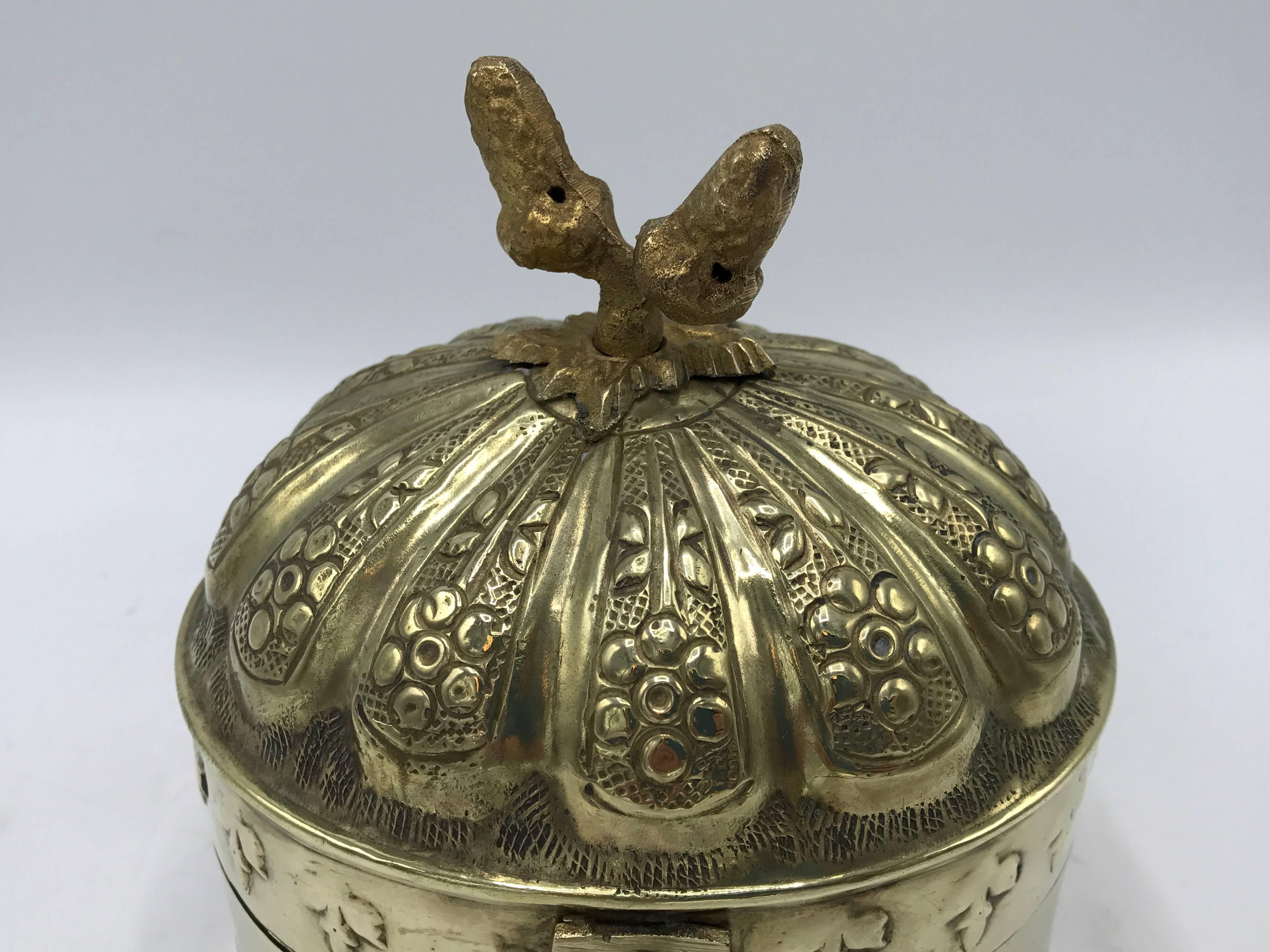 1960s, Brass Canister with Ornate Detailing In Excellent Condition In Richmond, VA