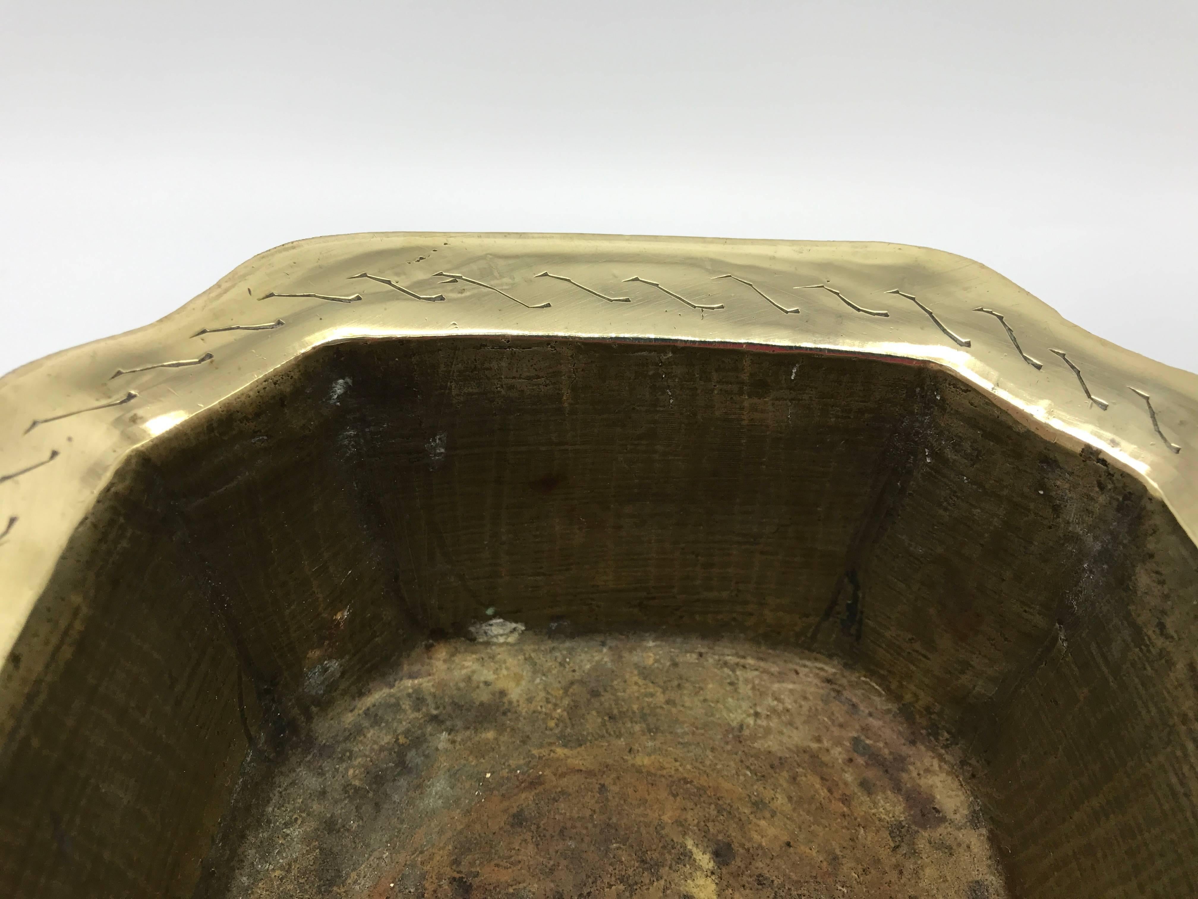 1960s, Brass Chinoiserie Cachepot Planter In Excellent Condition For Sale In Richmond, VA