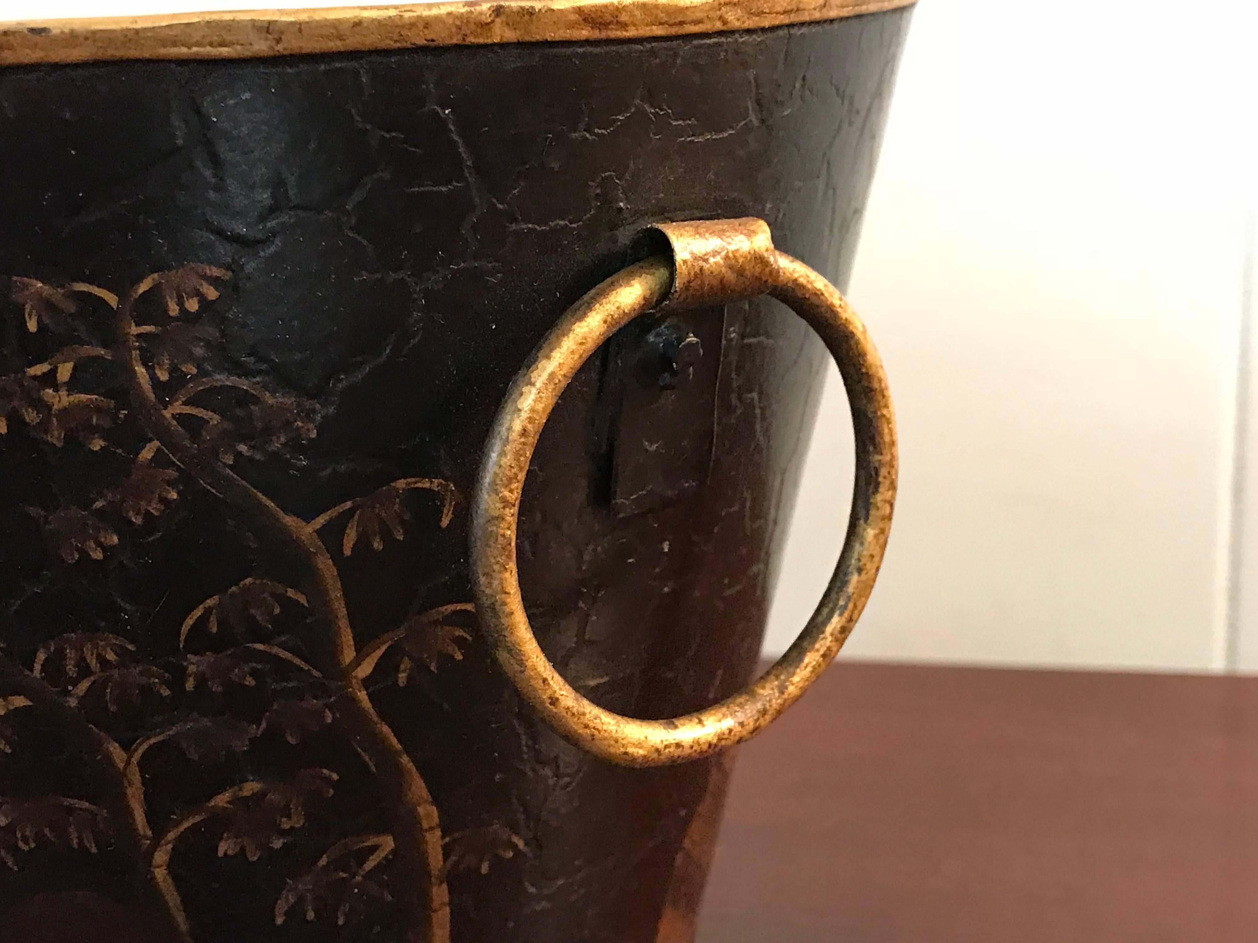 1950s Black and Gold Tole Cachepot with a Chinoiserie and Pagoda Motif In Good Condition In Richmond, VA