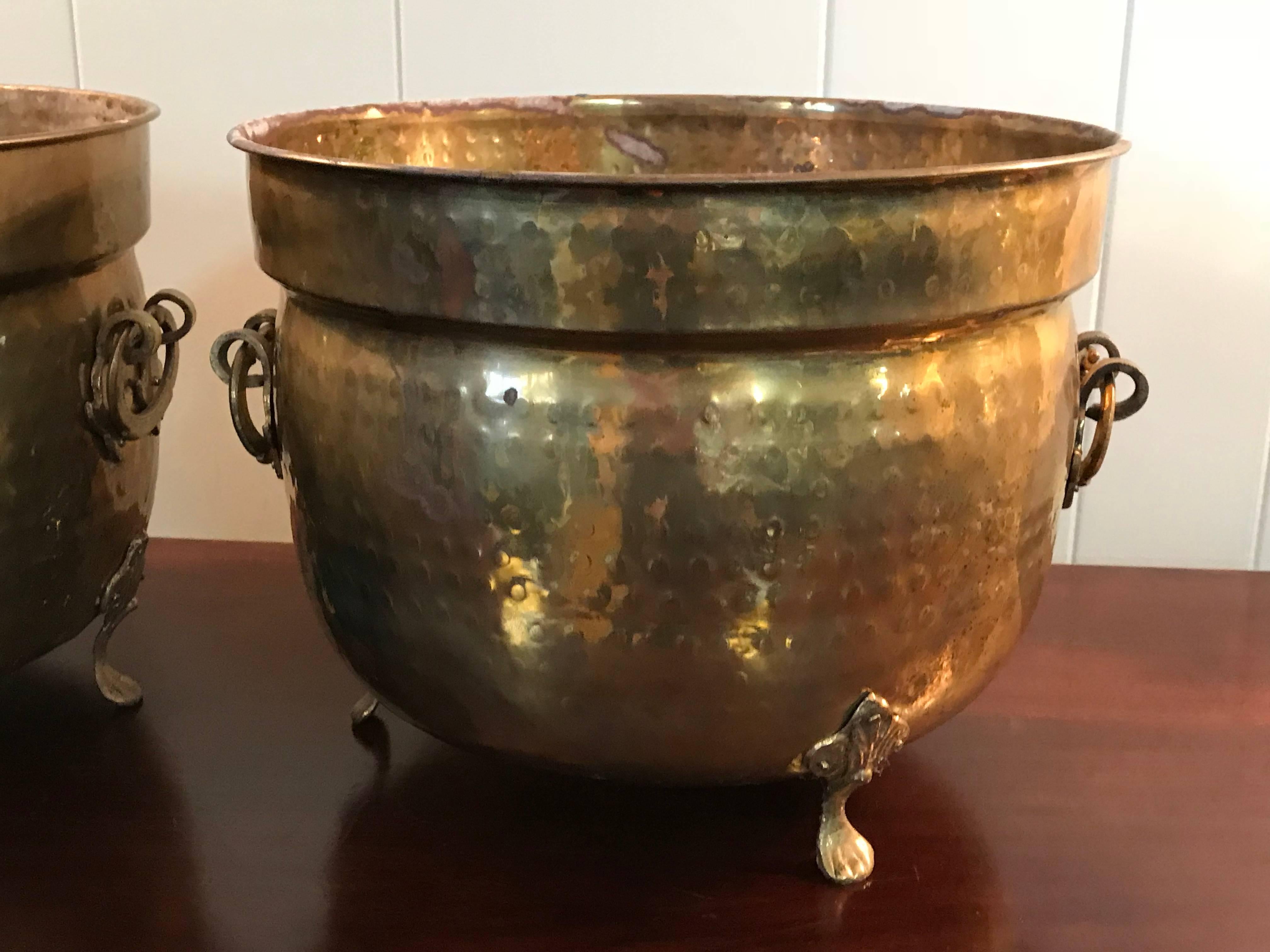 1960s Large Italian Brass Cachepot Planters with Clawfeet, Pair In Good Condition In Richmond, VA