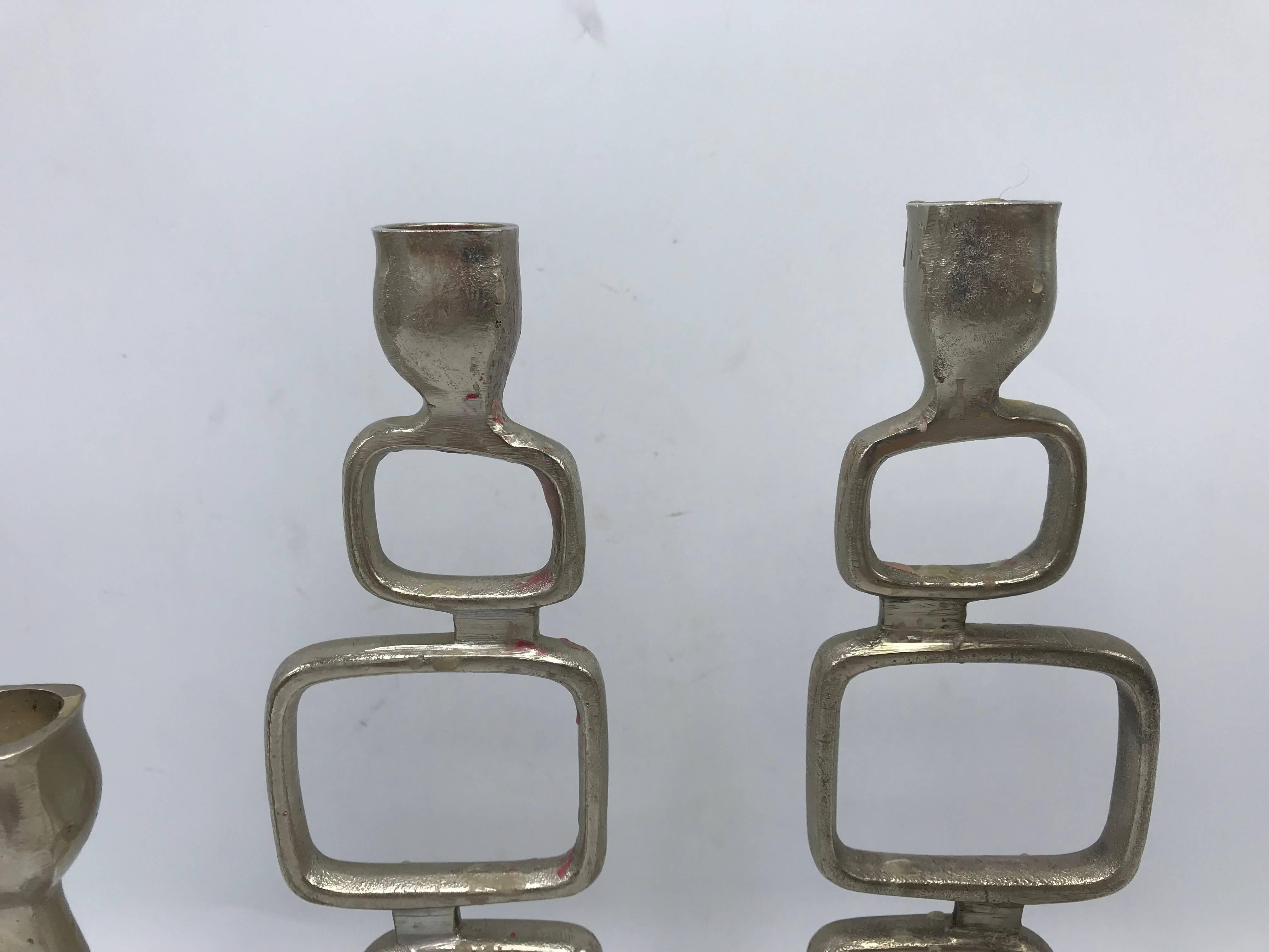 Offered is a fabulous, set of four, 1970s Italian steel-aluminum candlestick holders. Two large, two small. Perfect for a table setting or mantle. 

Large: 3.5