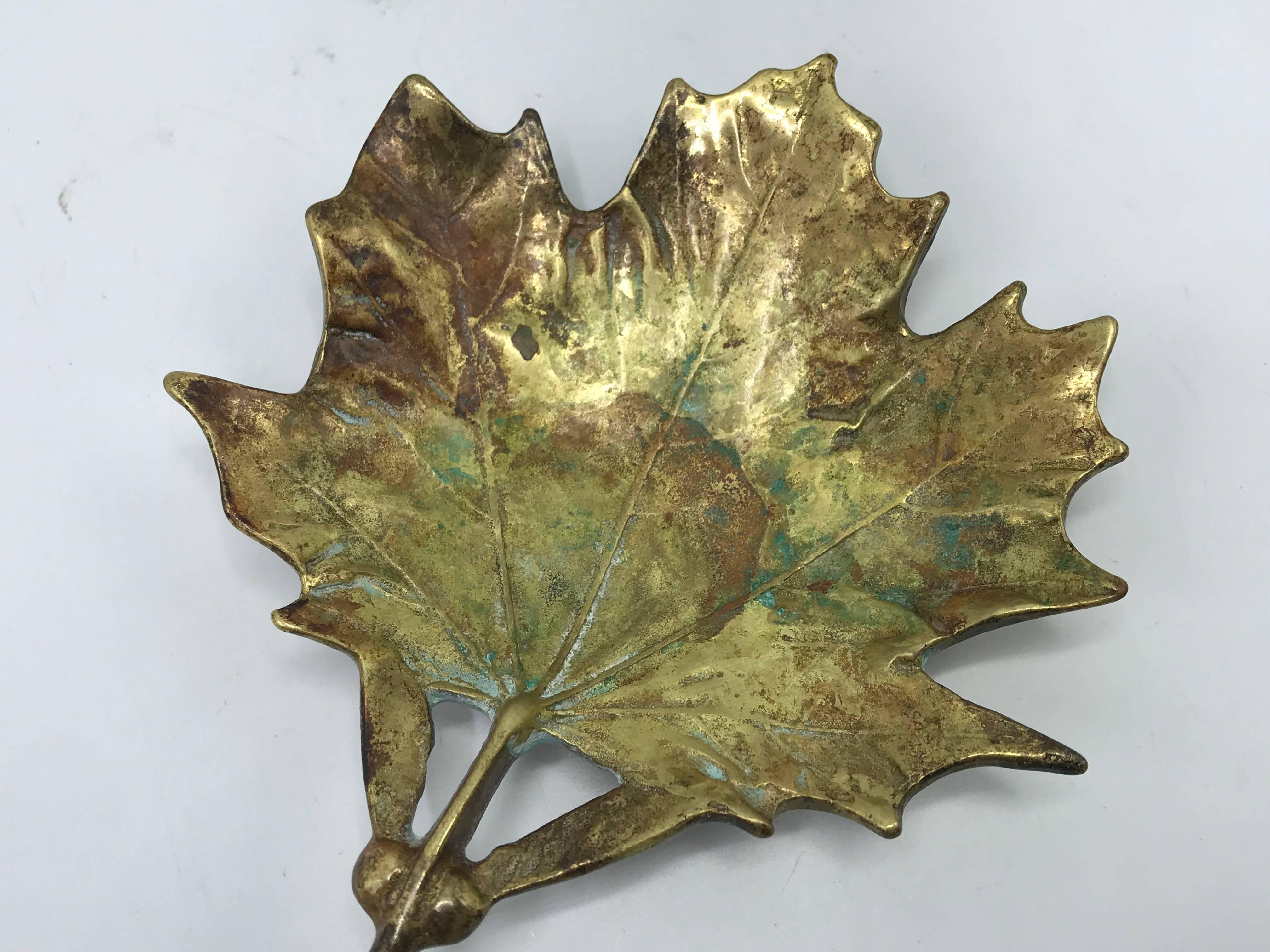 American Classical 1950s Virginia Metalcrafters Brass Sugar Maple Leaf Sculpture For Sale