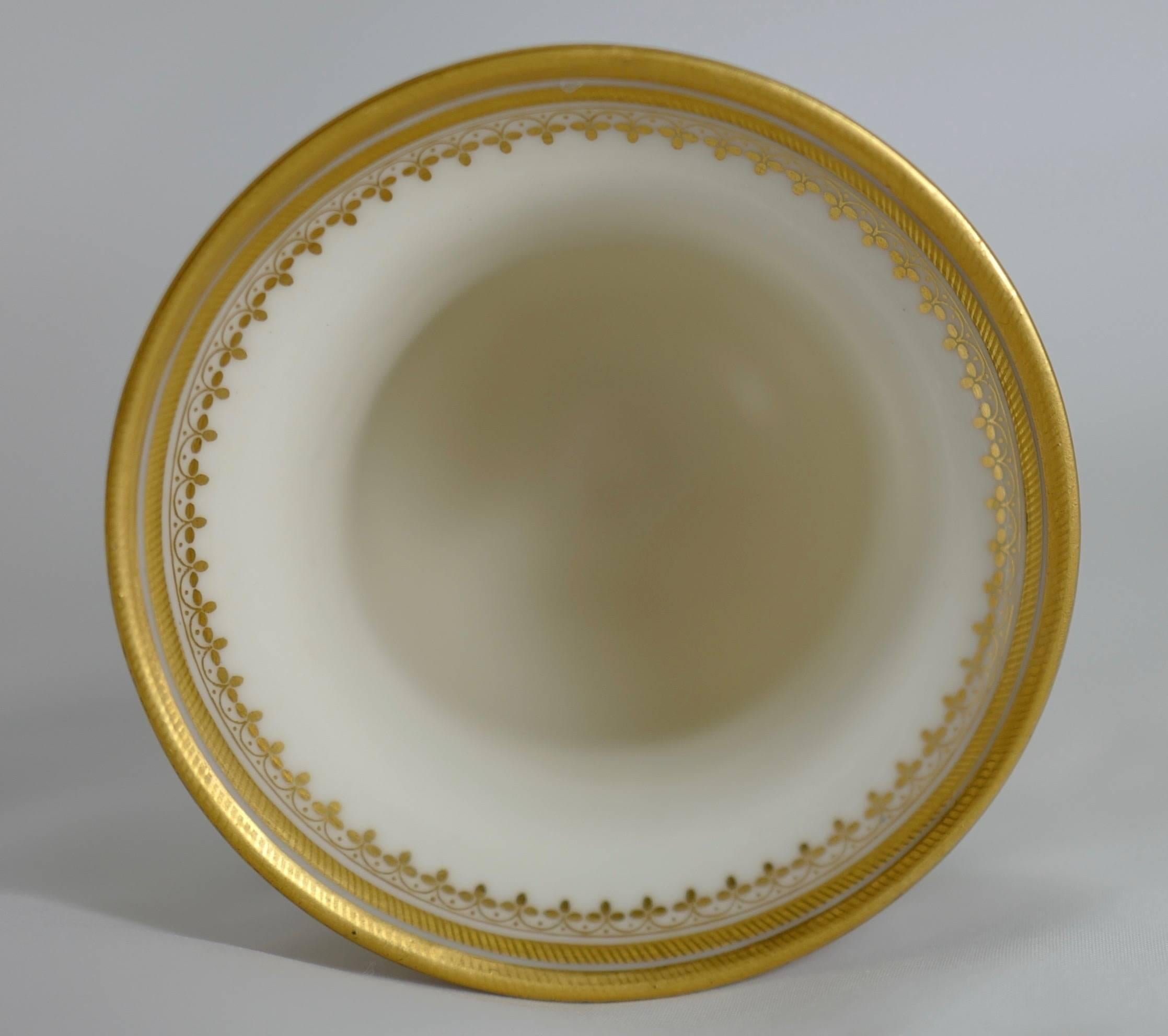 Royal Worcester Reticulated, Double-Walled Goblet In Excellent Condition For Sale In Chudleigh, Tasmania