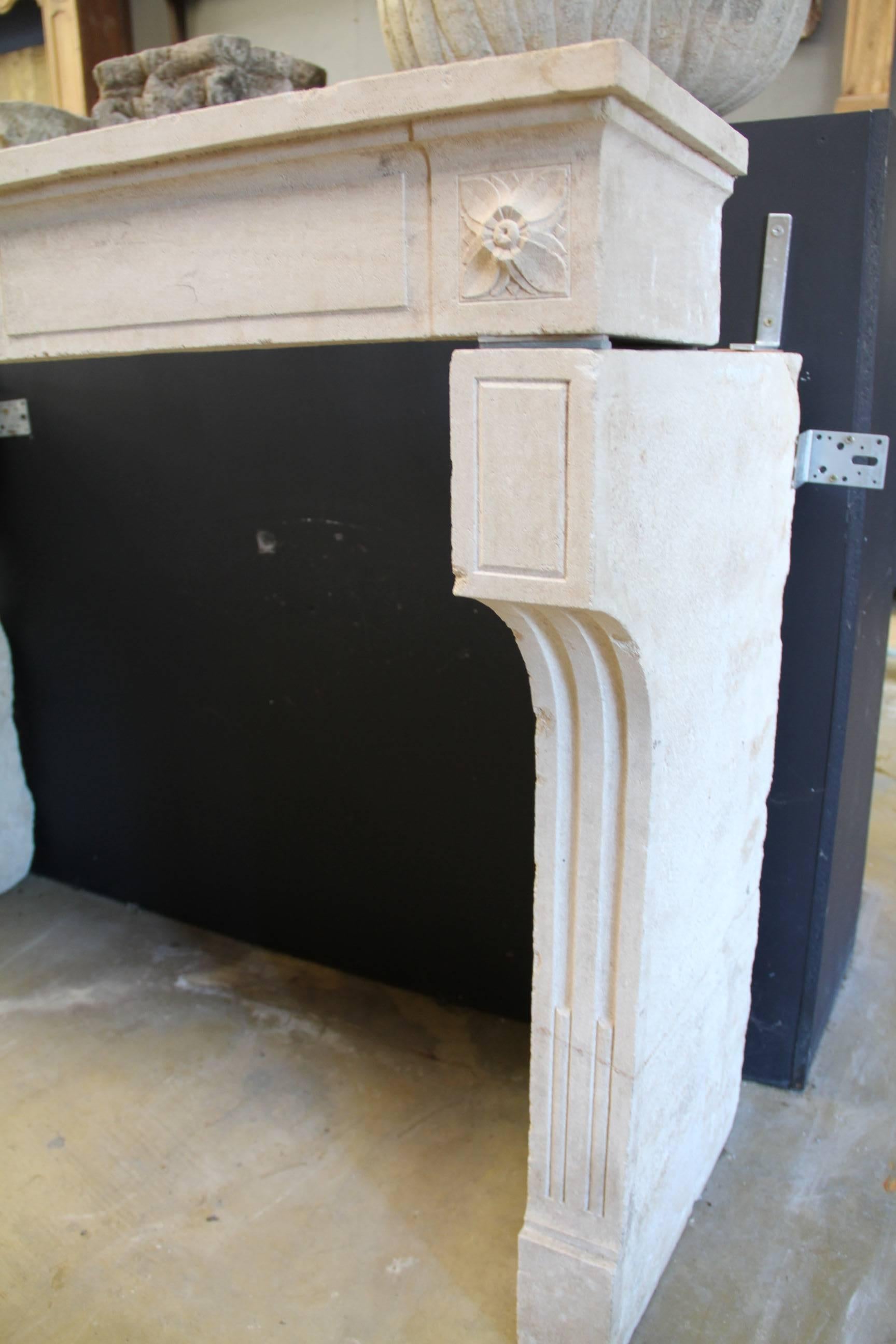 Antique French fireplace in Burgundian limestone, Louis XVI,
19th century.
Outside dimensions: 1m50cm x 1m14cm x 65cm.
Inside dimensions: 1m27cm x 97cm x 30cm (shelf).