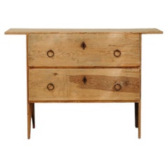 chest of drawers, small proportions ...