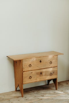 chest of drawers, small proportions ...