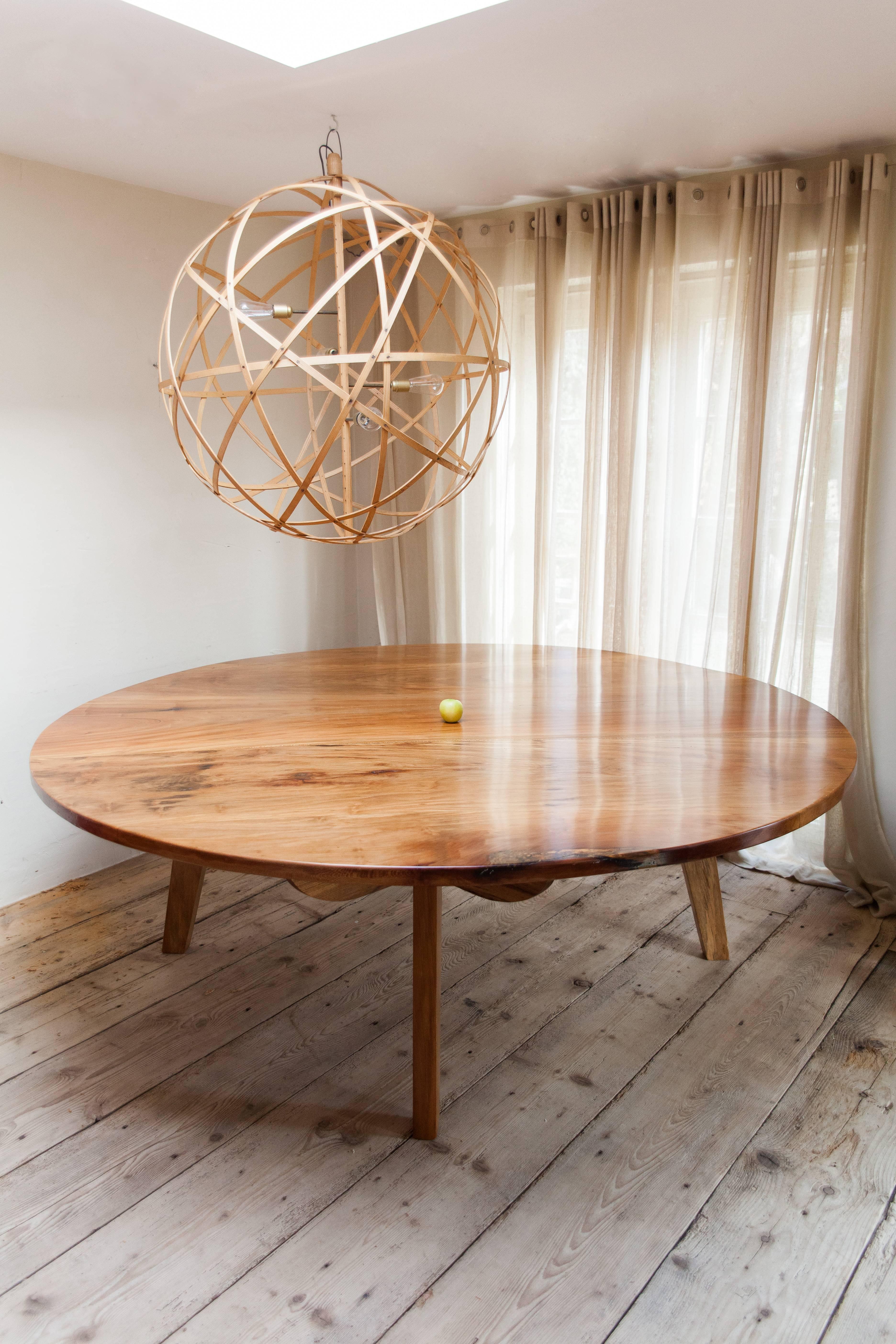 Table circulaire en bois à planches personnalisée Excellent état - En vente à Brecht, BE