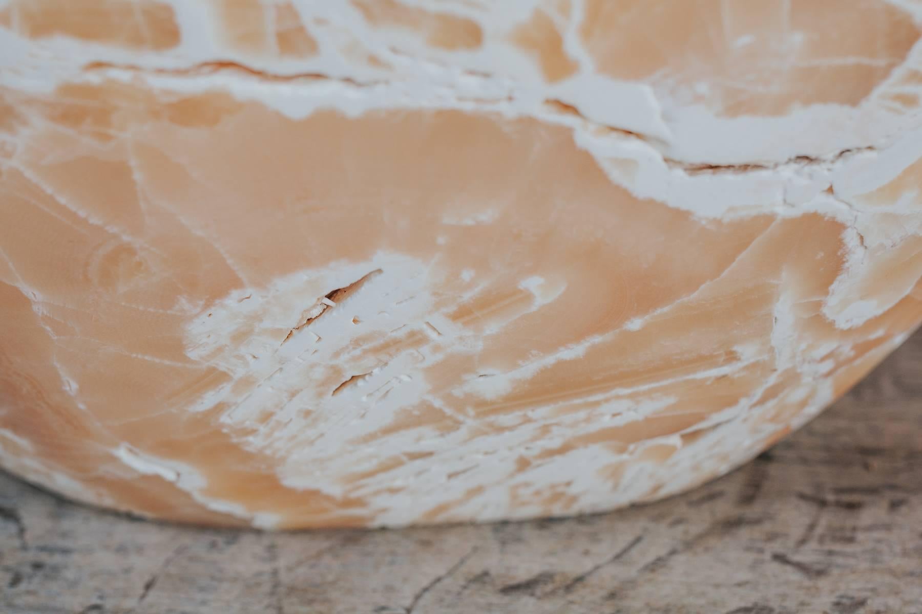 This is a huge calcite bowl, extra ordinary by its size, found in Mexico.