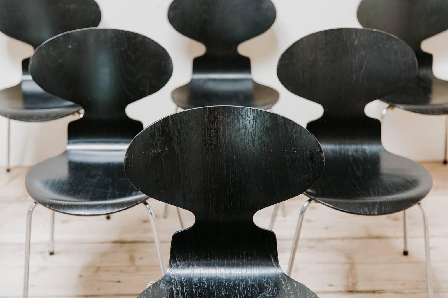 A set of six ant chairs by Arne Jacobsen for Fritz Hansen, Danish design.
Despite its minimalistic form and graceful shape, the Arne Jacobsen chair, The Ant, is an extraordinarily comfortable chair, this set is labelled and dated 1989.