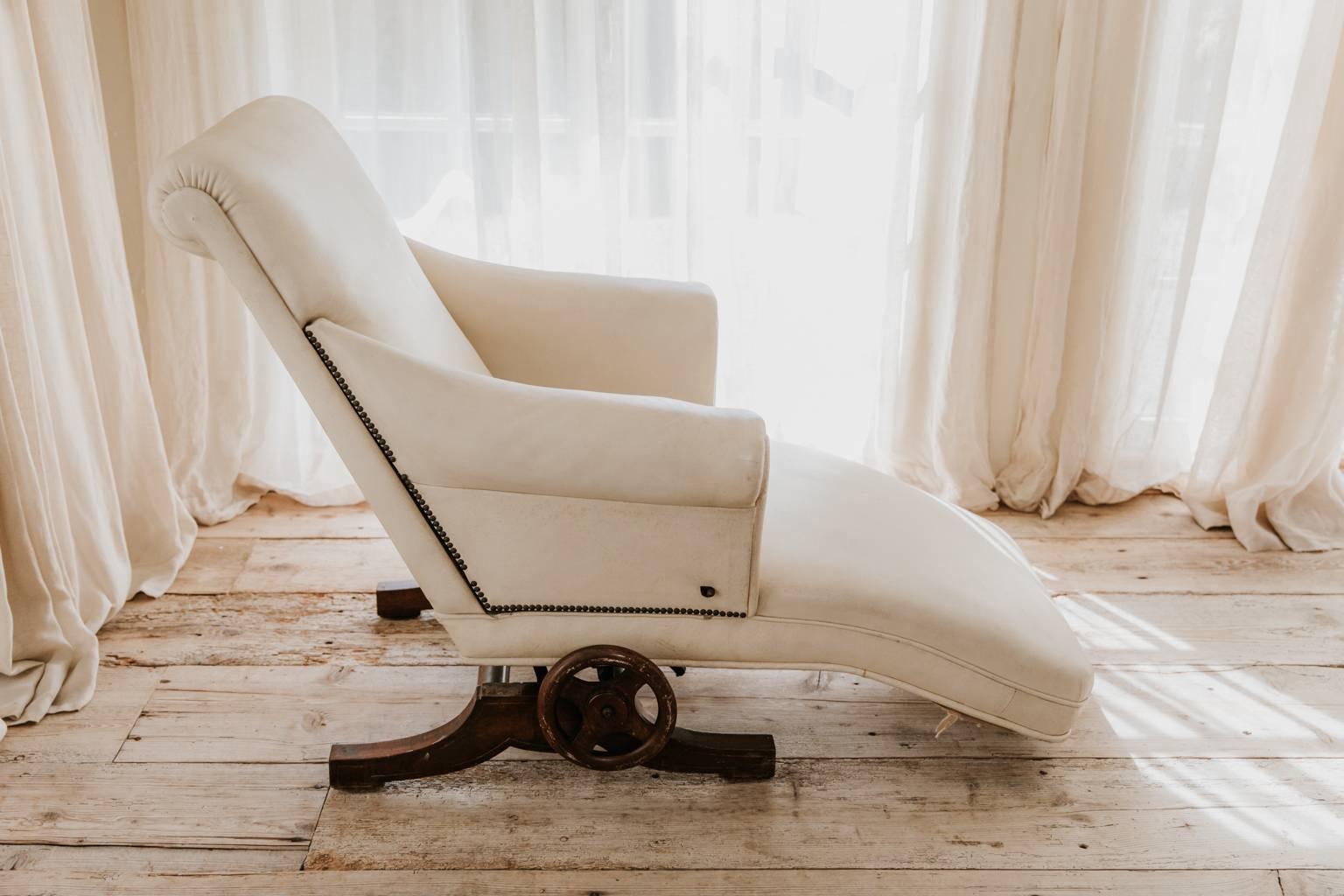 20ième siècle Chaise longue du 20e siècle, le Surrepos du Docteur Pascaud en vente